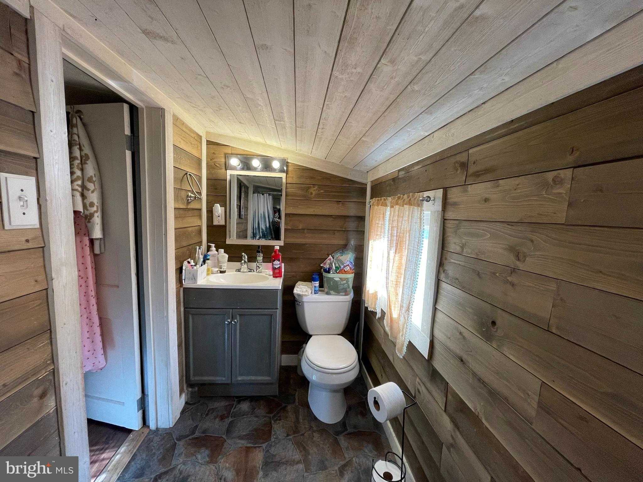 618 Upper St photo 17