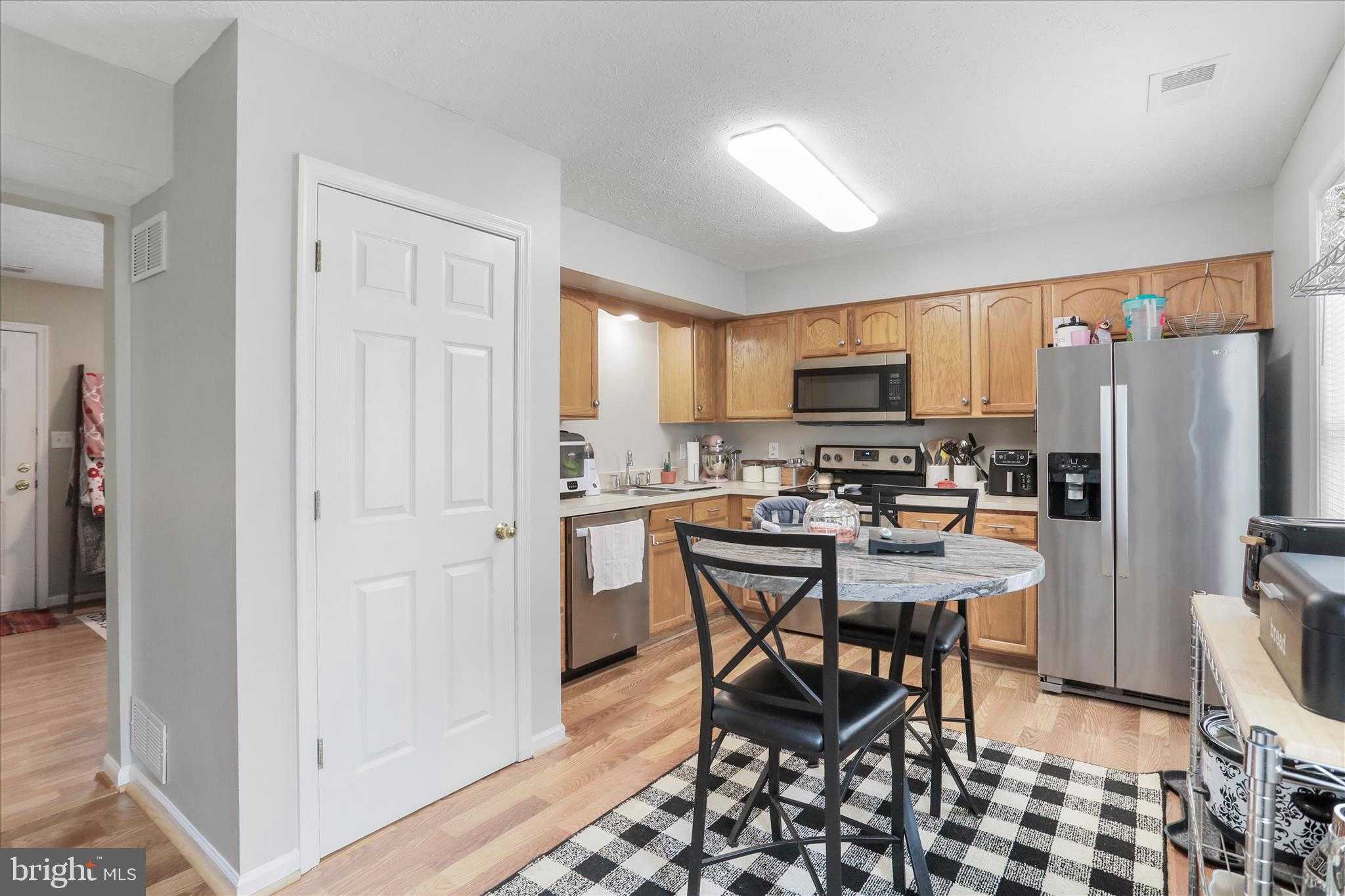 416 Ridgefield Ave photo 7