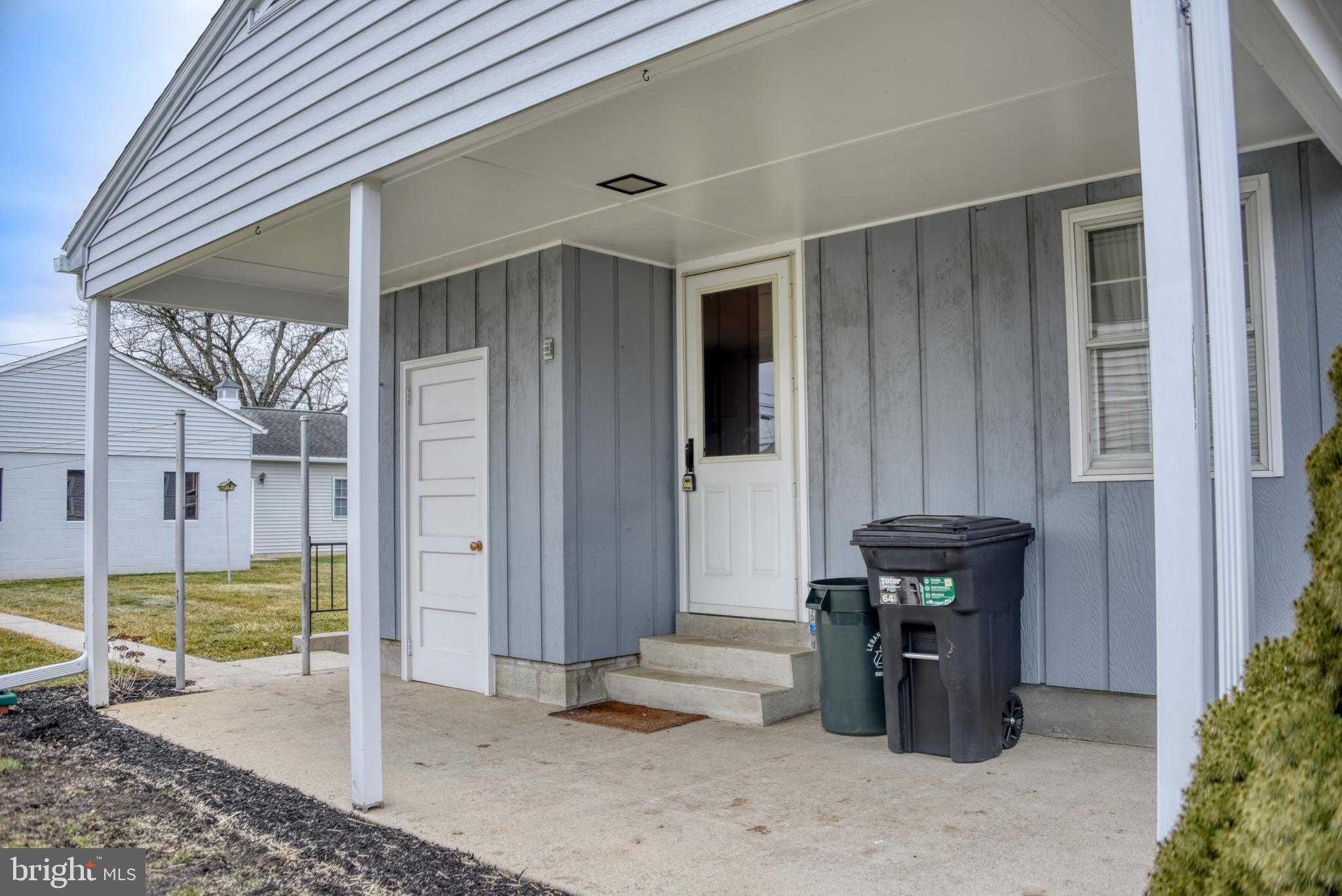 420 E Maple St photo 20