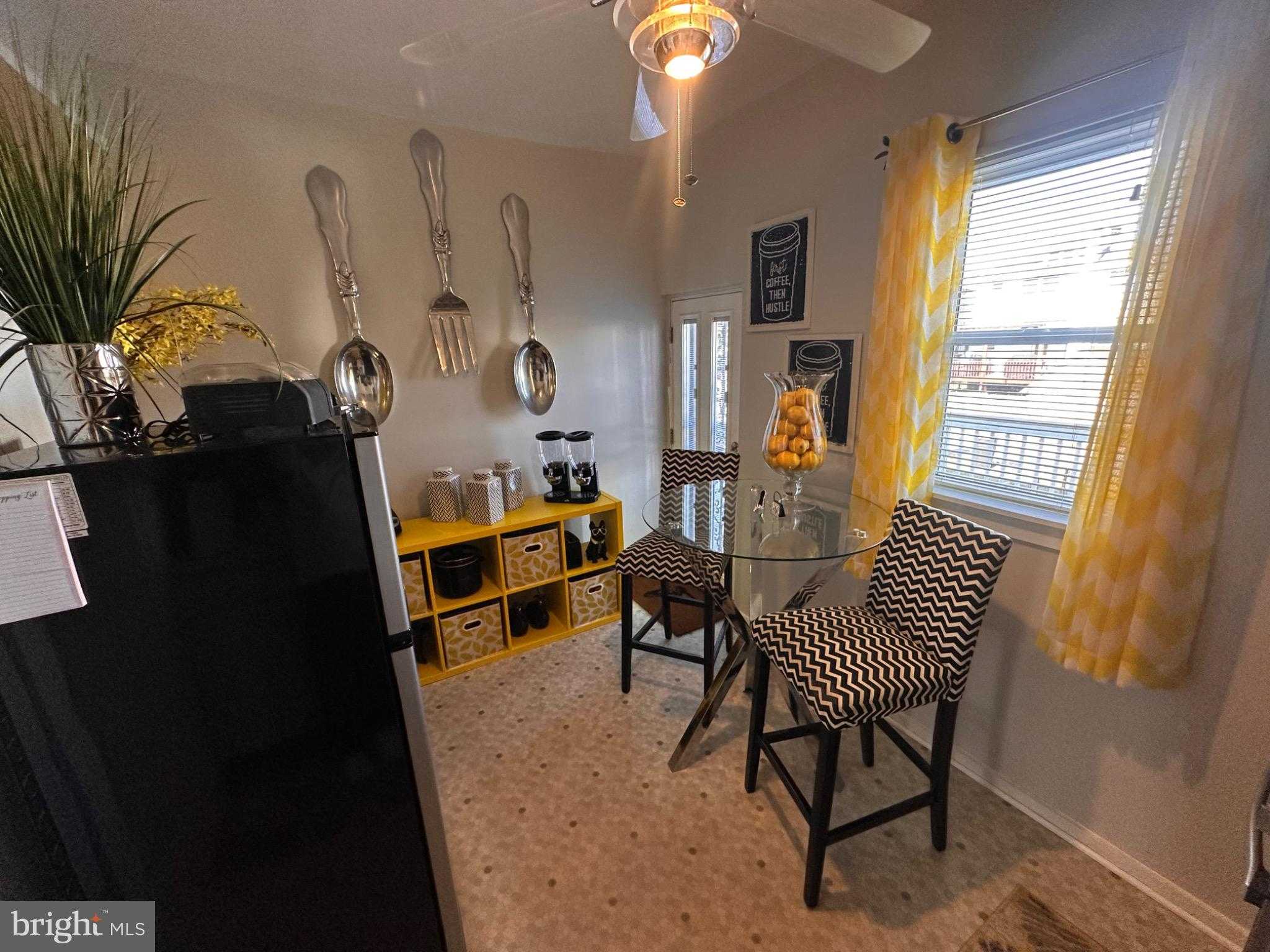 5303 Hamlin Ave photo 10