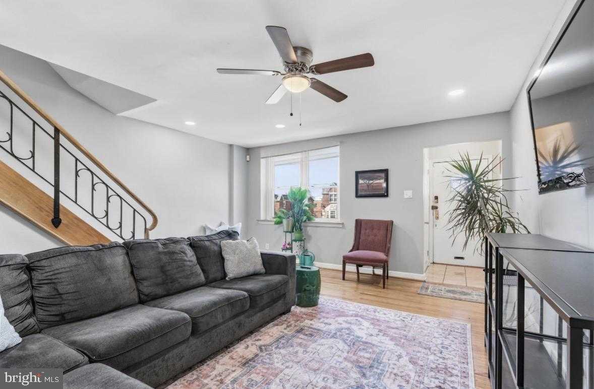 161 E Fariston Dr photo 2