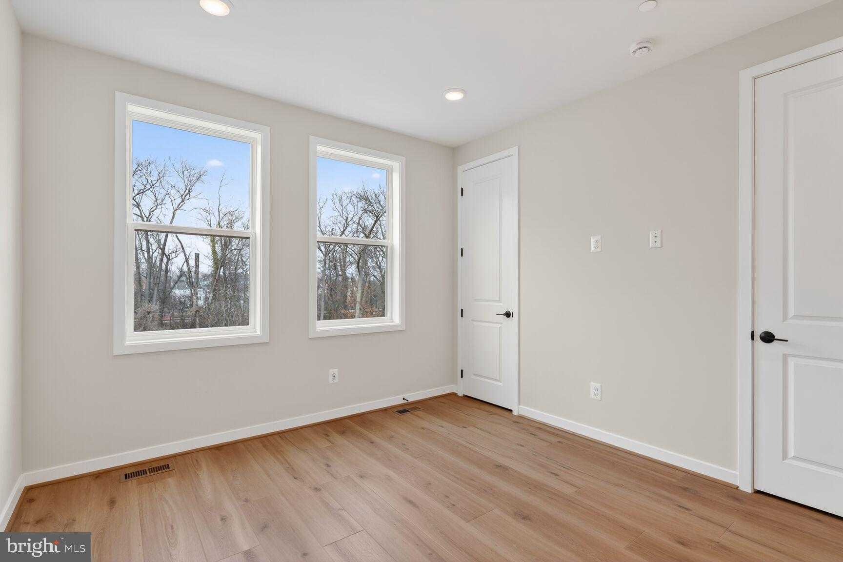 4965 Lachlan Mews photo 11