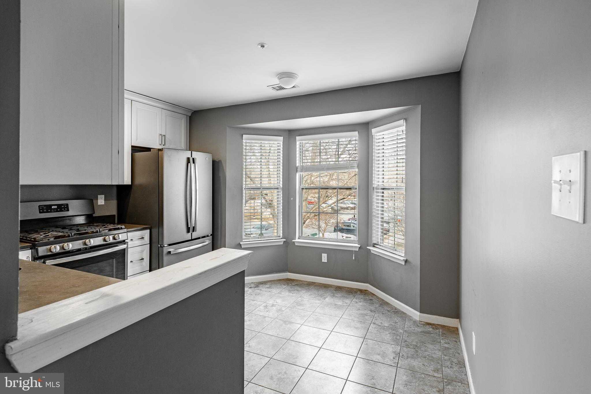 542 Astor Sq photo 4