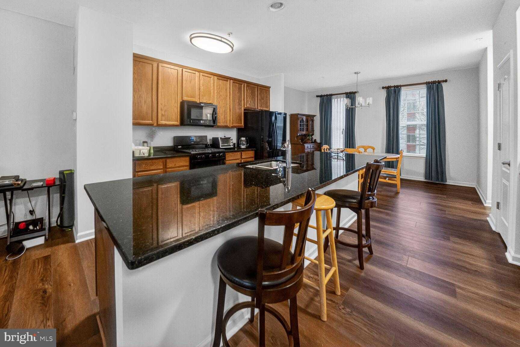 3565 Woodlake Dr # 4 photo 5