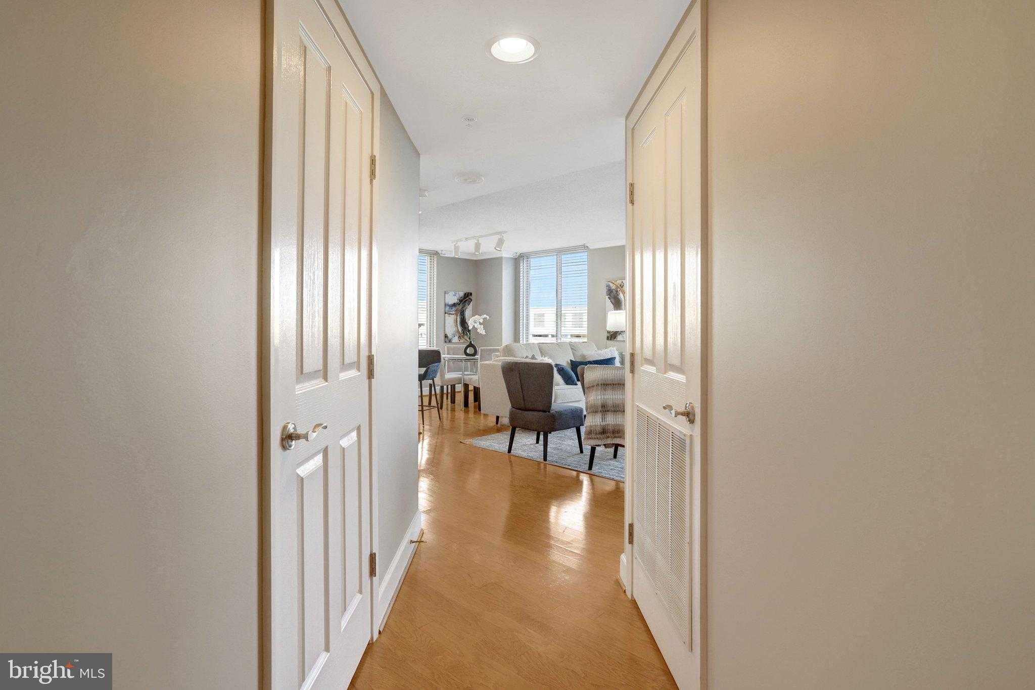 1205 N Garfield St Apt 908 photo 3