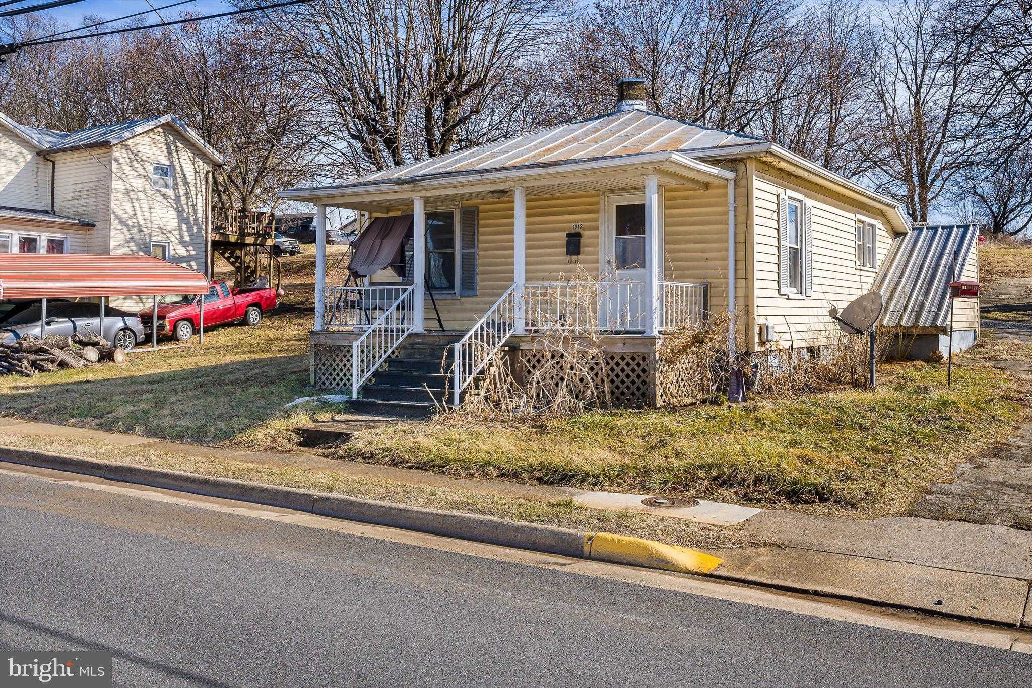 1012 E Main St photo 2