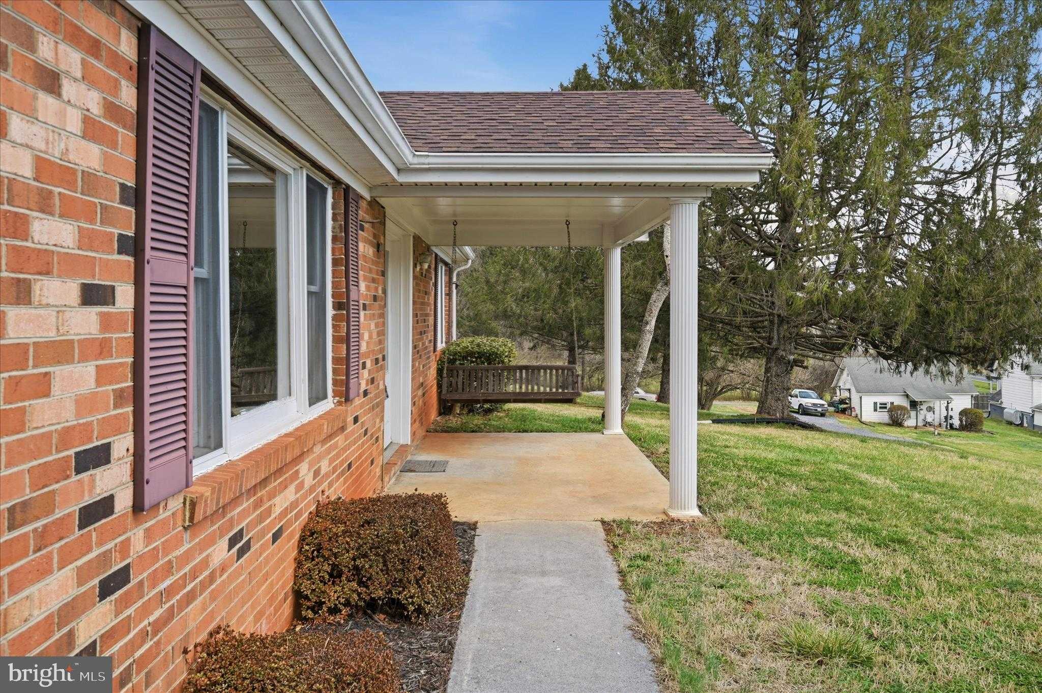 42 Dogwood Ln photo 3