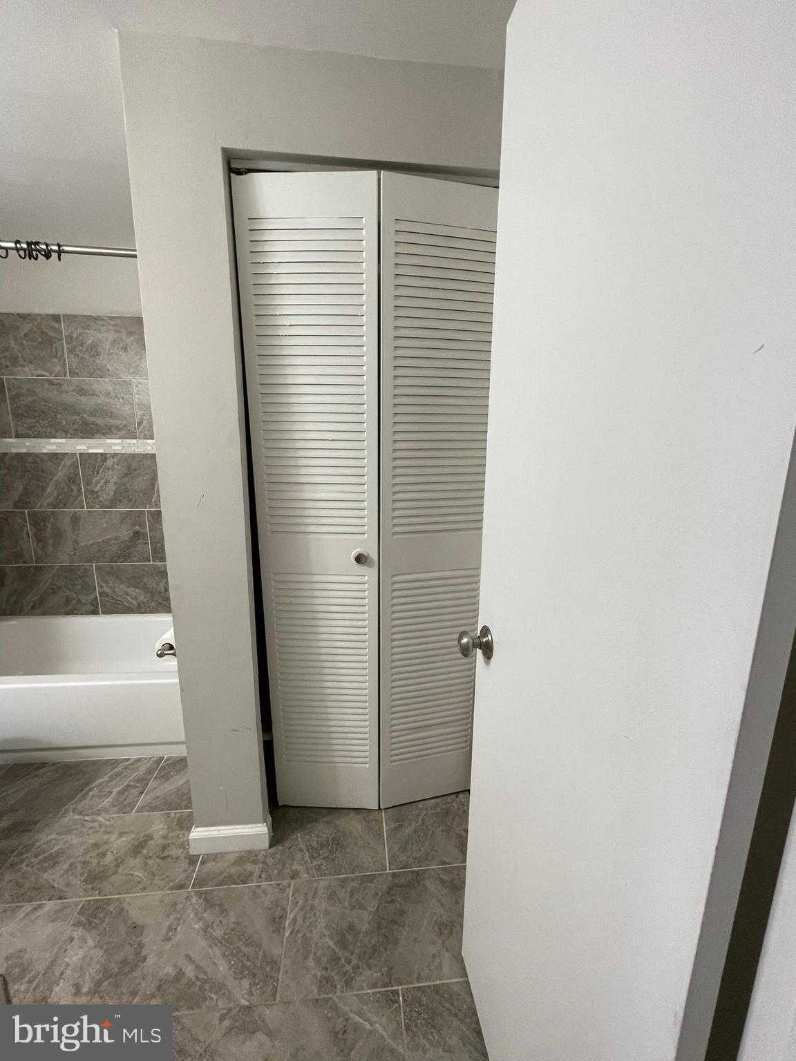 20503 Strath Haven Dr photo 37