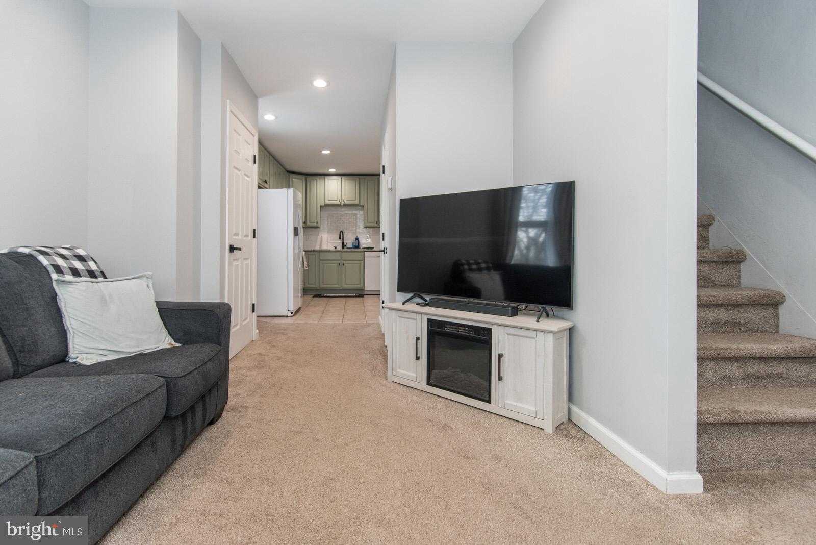 410 Avenue D photo 7