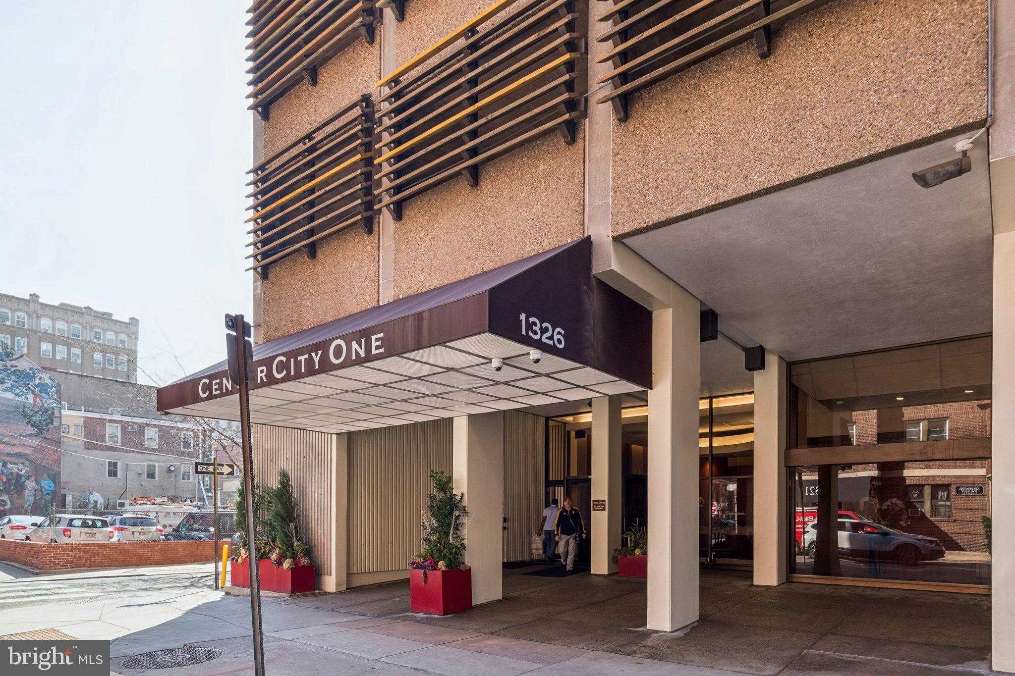 1326 Spruce St Apt 804 photo 2