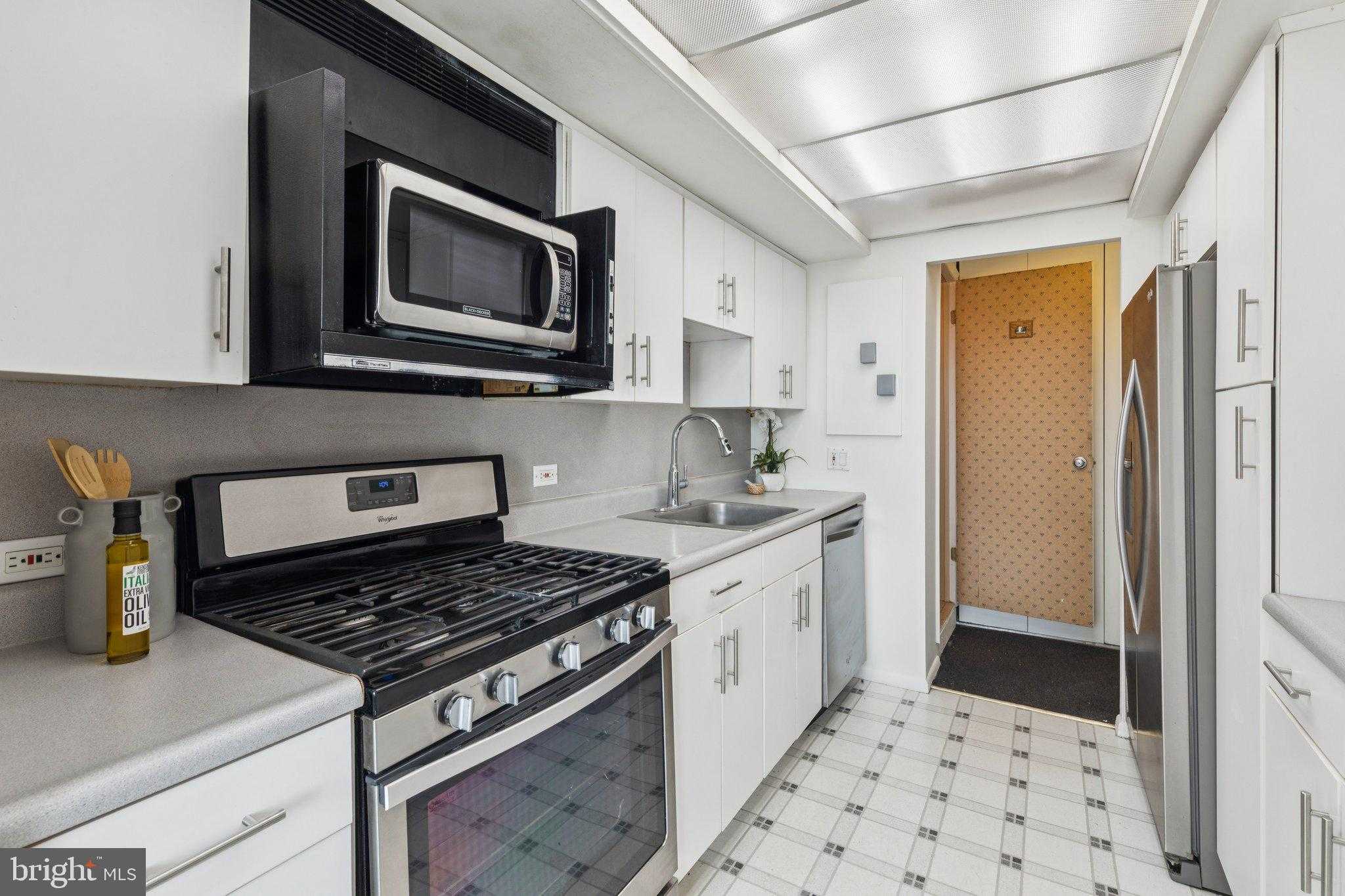 1326 Spruce St Apt 804 photo 22