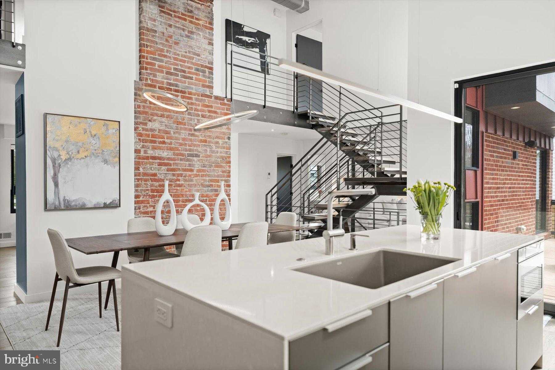 3004 N Underwood St photo 3