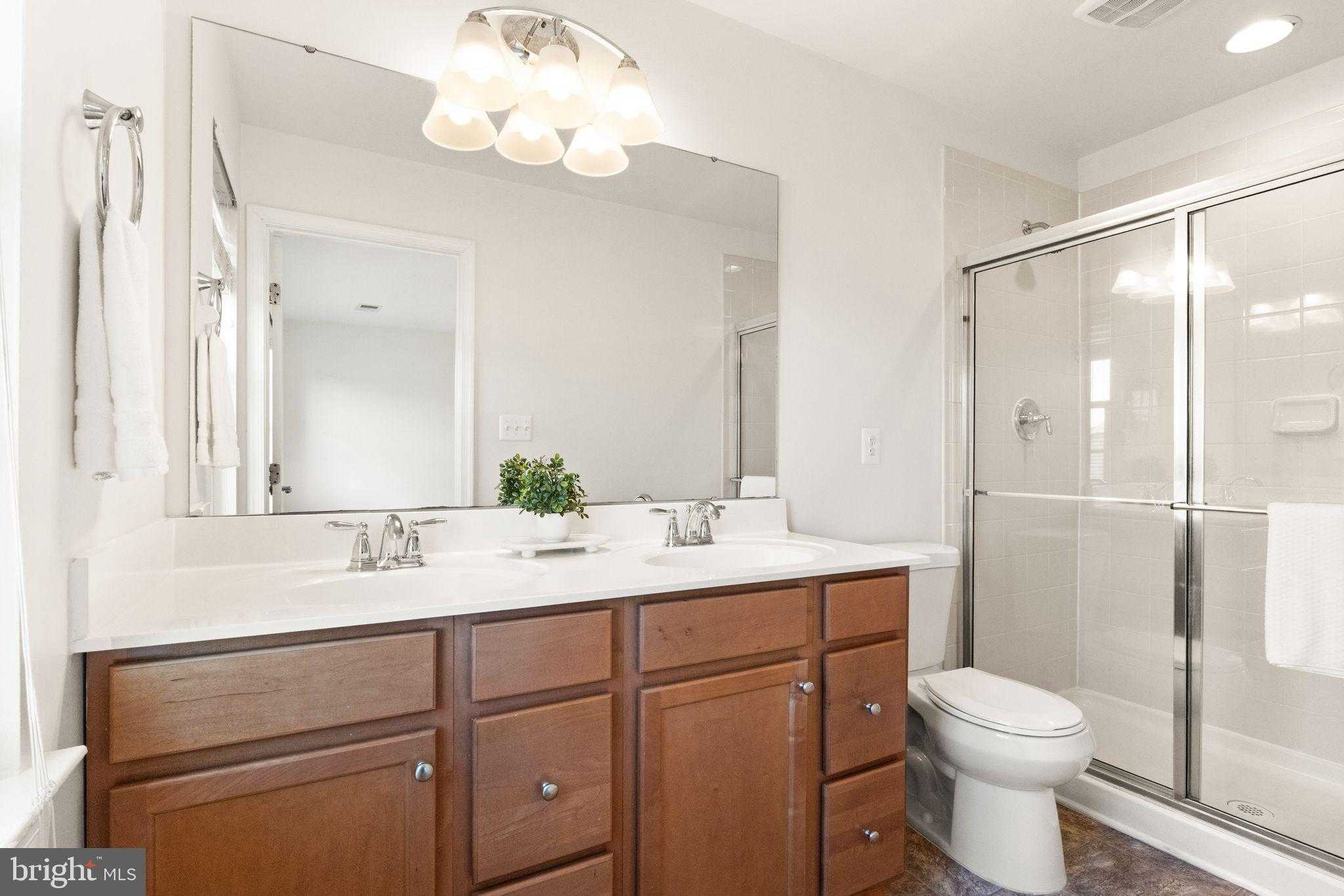 108 Domino CT photo 34