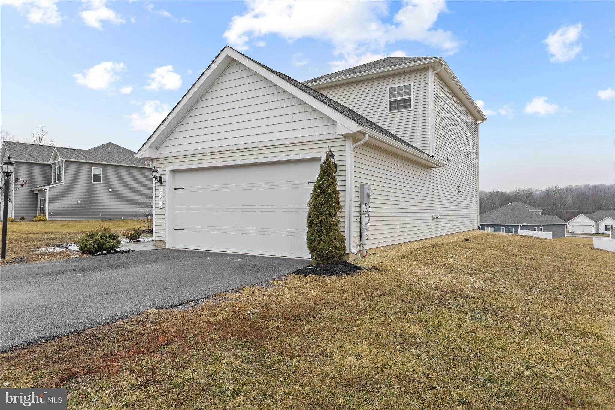 300 Headwaters Dr photo 3