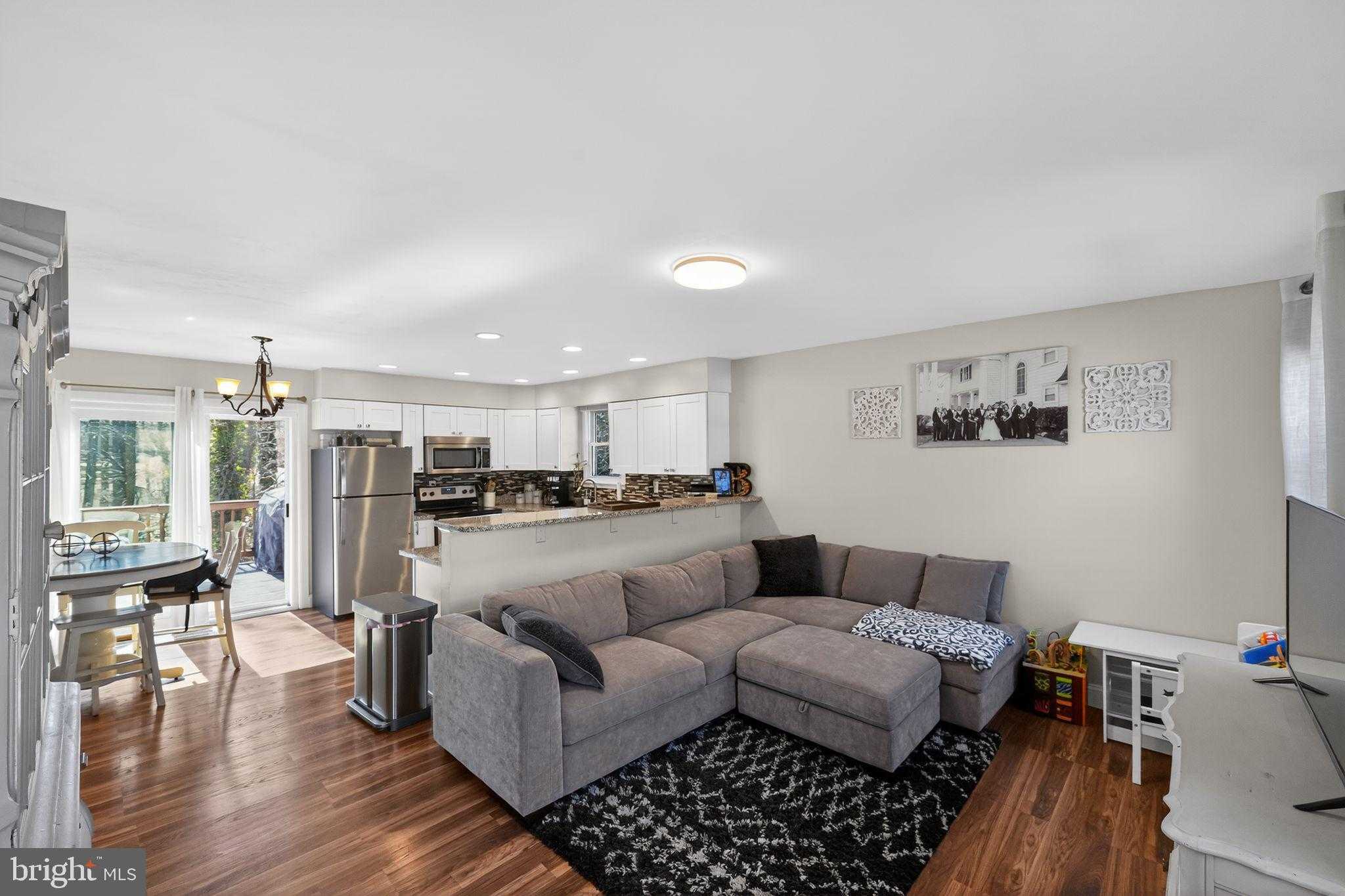 1817 Dania Dr photo 2