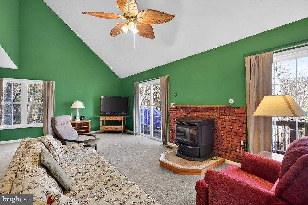 140 Laird Pl photo 8