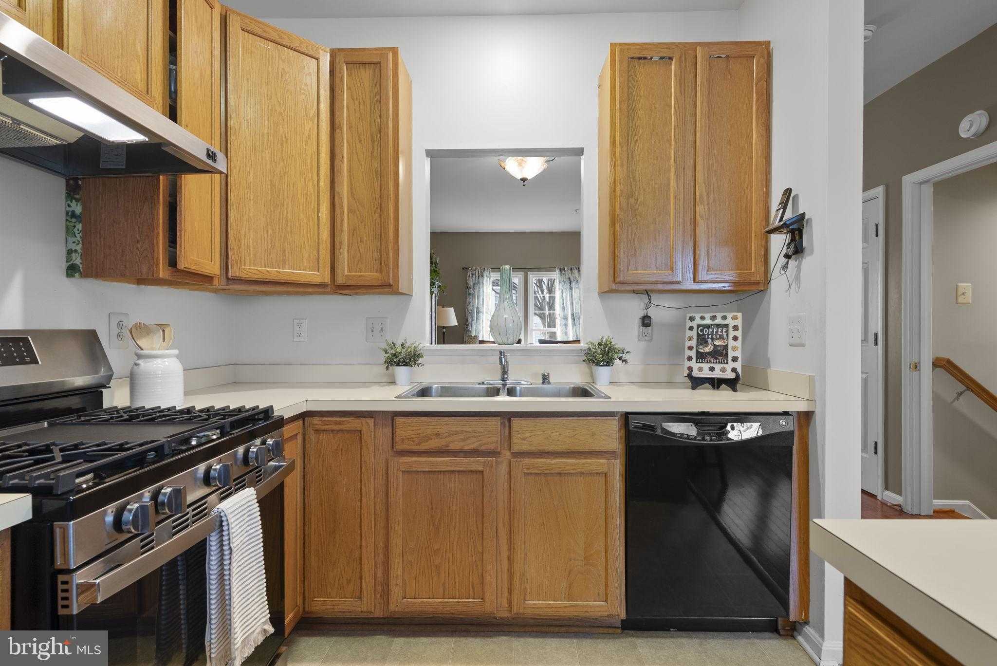 8412 Old Colony Dr S photo 12