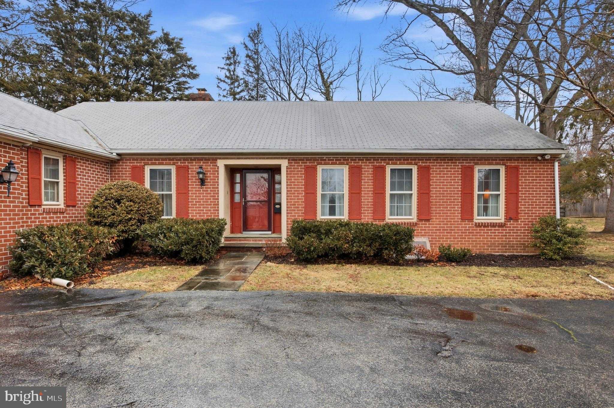 757 W Allens Ln photo 2