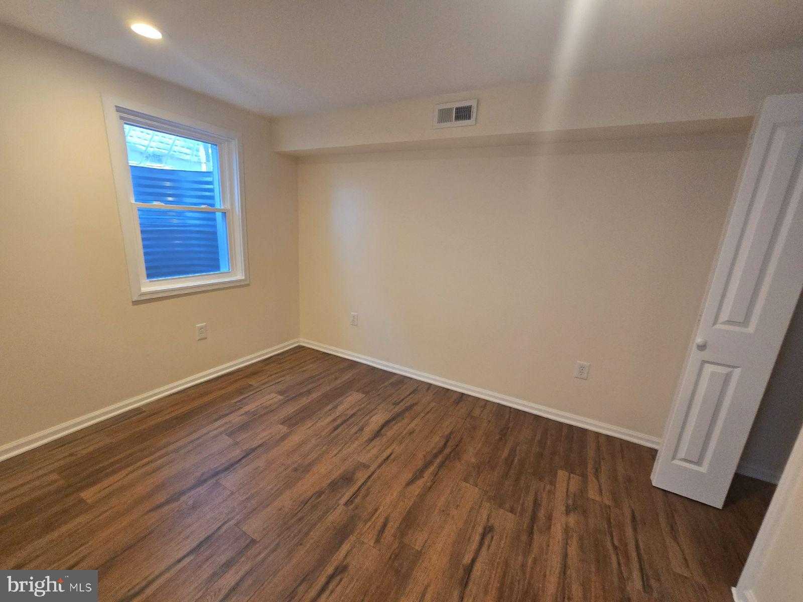 879 Stevenson Rd photo 11