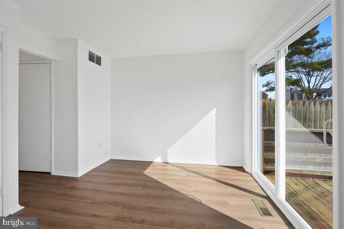 17738 Larchmont Ter photo 12