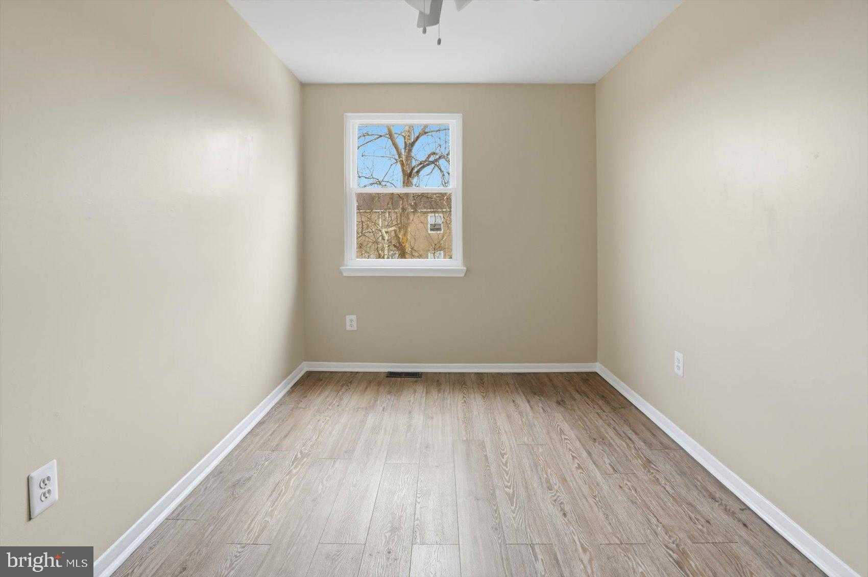 1223 E Oliver St photo 17