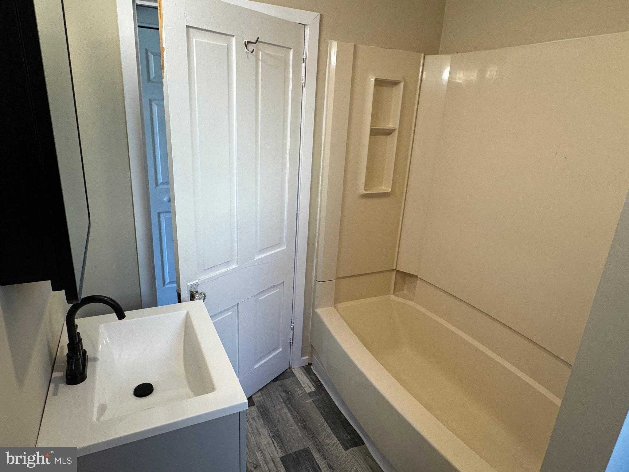 131 W Main St photo 16