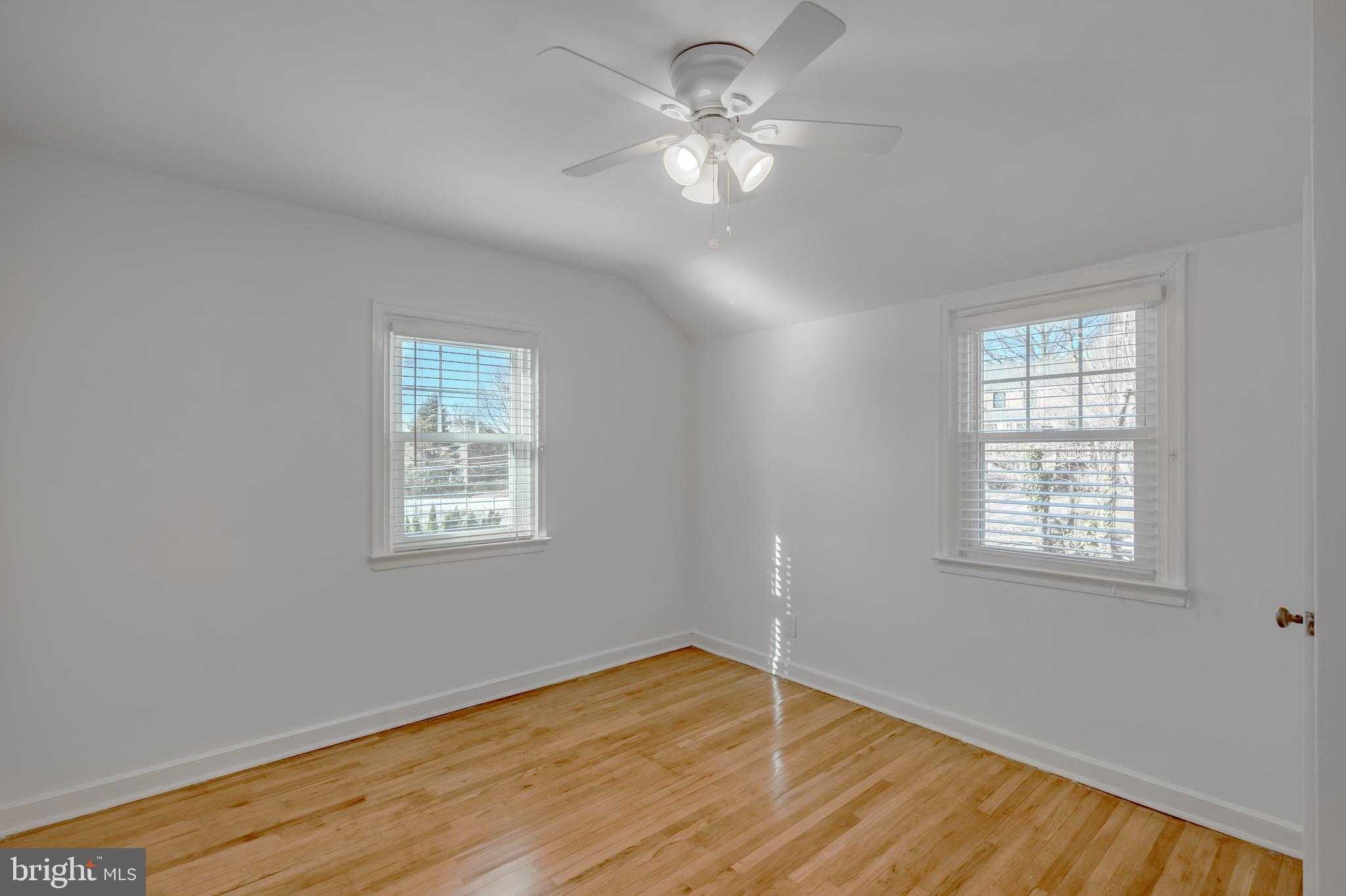 1628 Surrey Ln photo 37