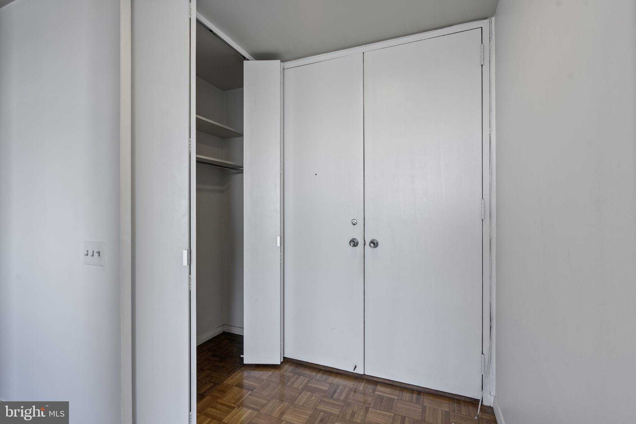 4000 N Charles St Apt 905 photo 12