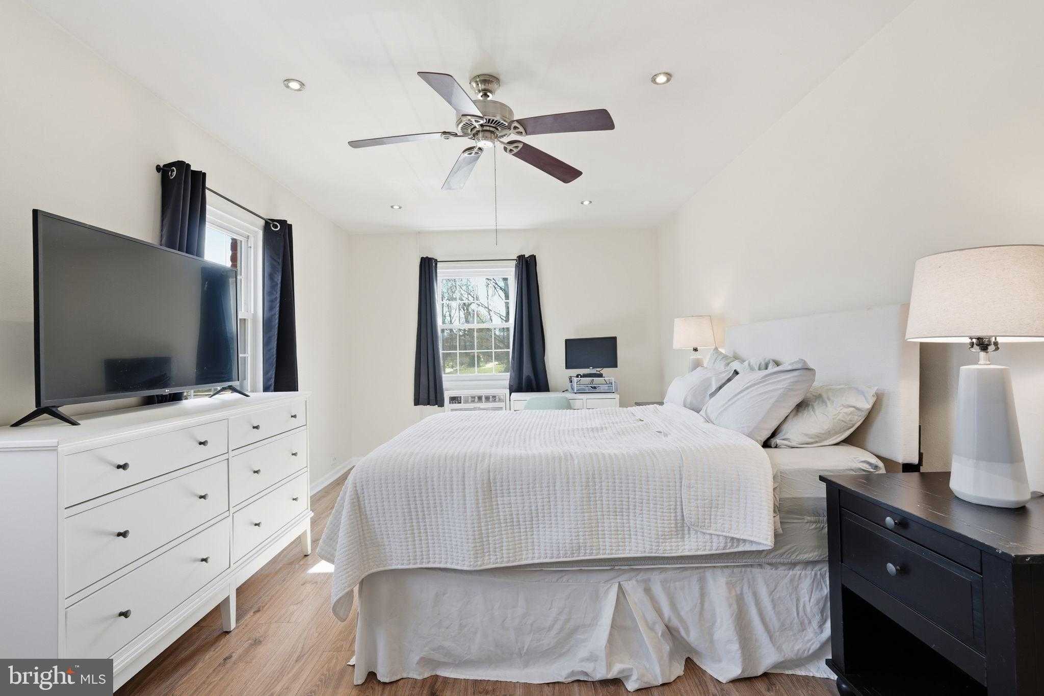 3233 Martha Custis Dr photo 21