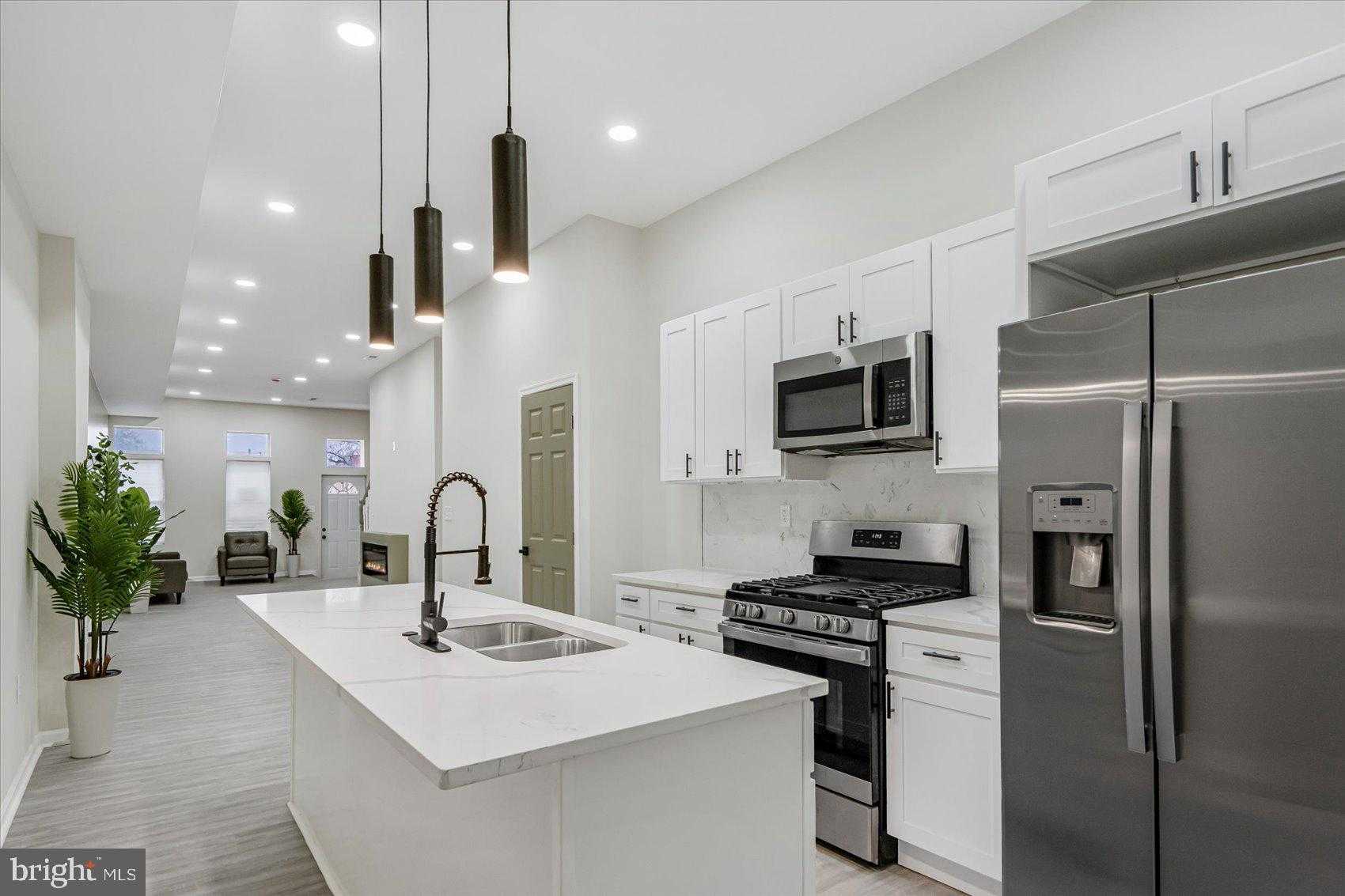 1743 E Federal St photo 2