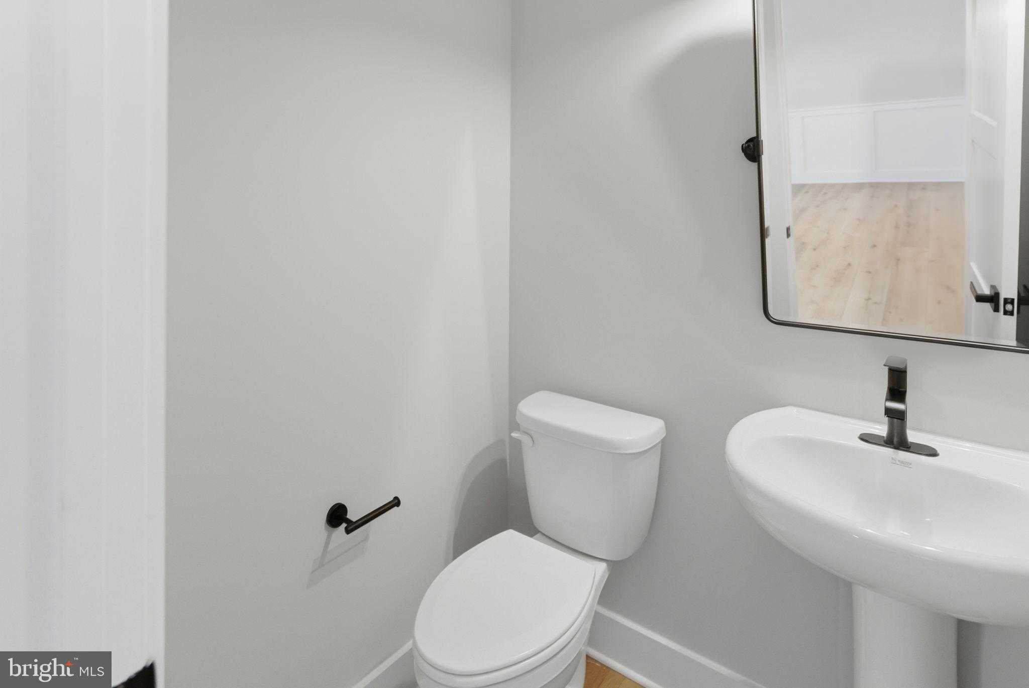 200 Mistletoe Ln photo 28