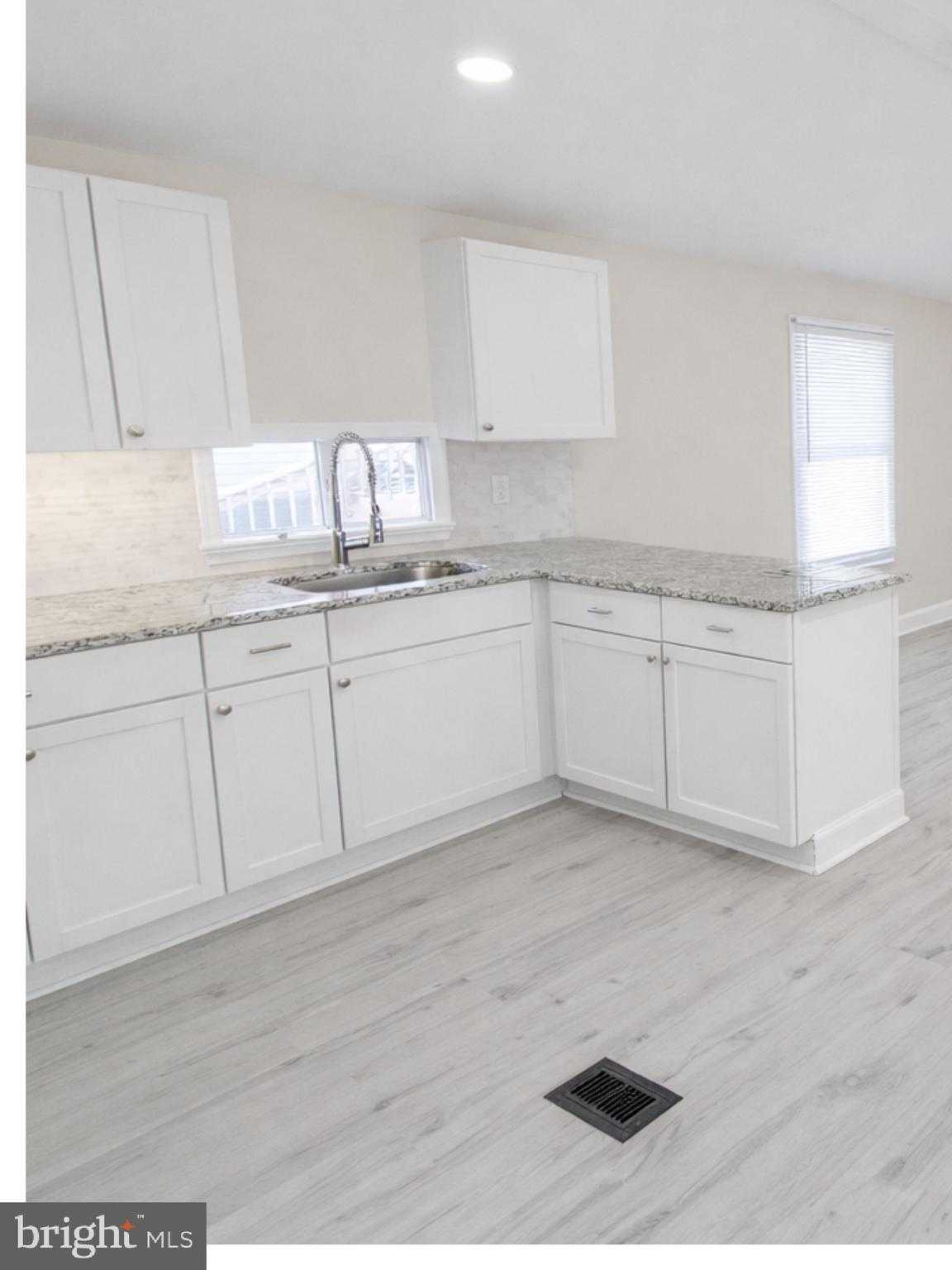 885 Buttonwood Ave photo 4