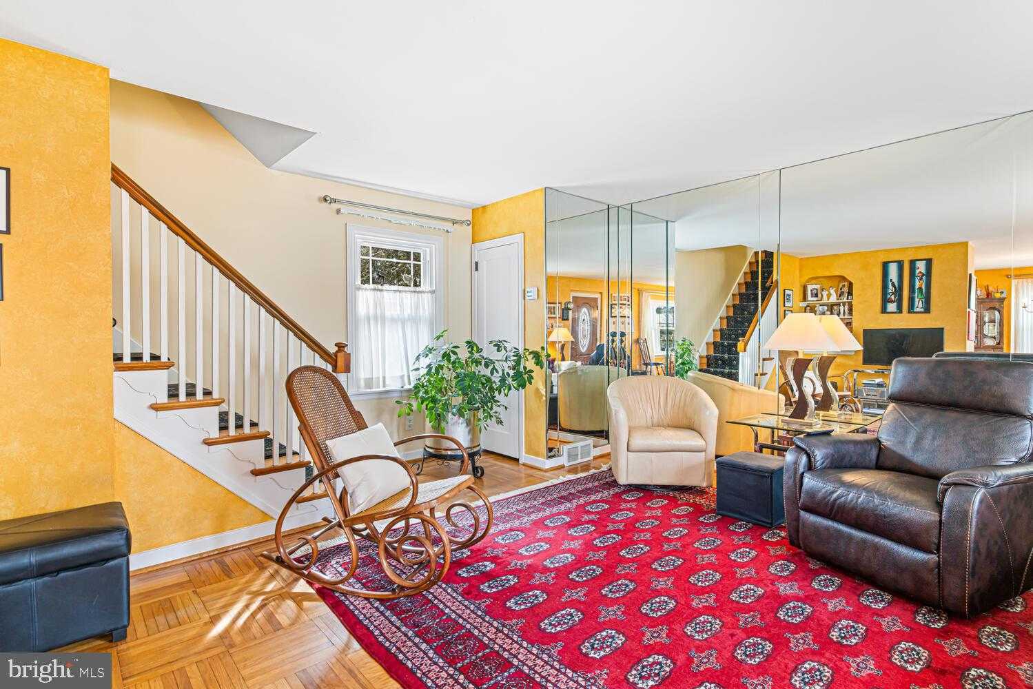 461 Sylvania Ave photo 3