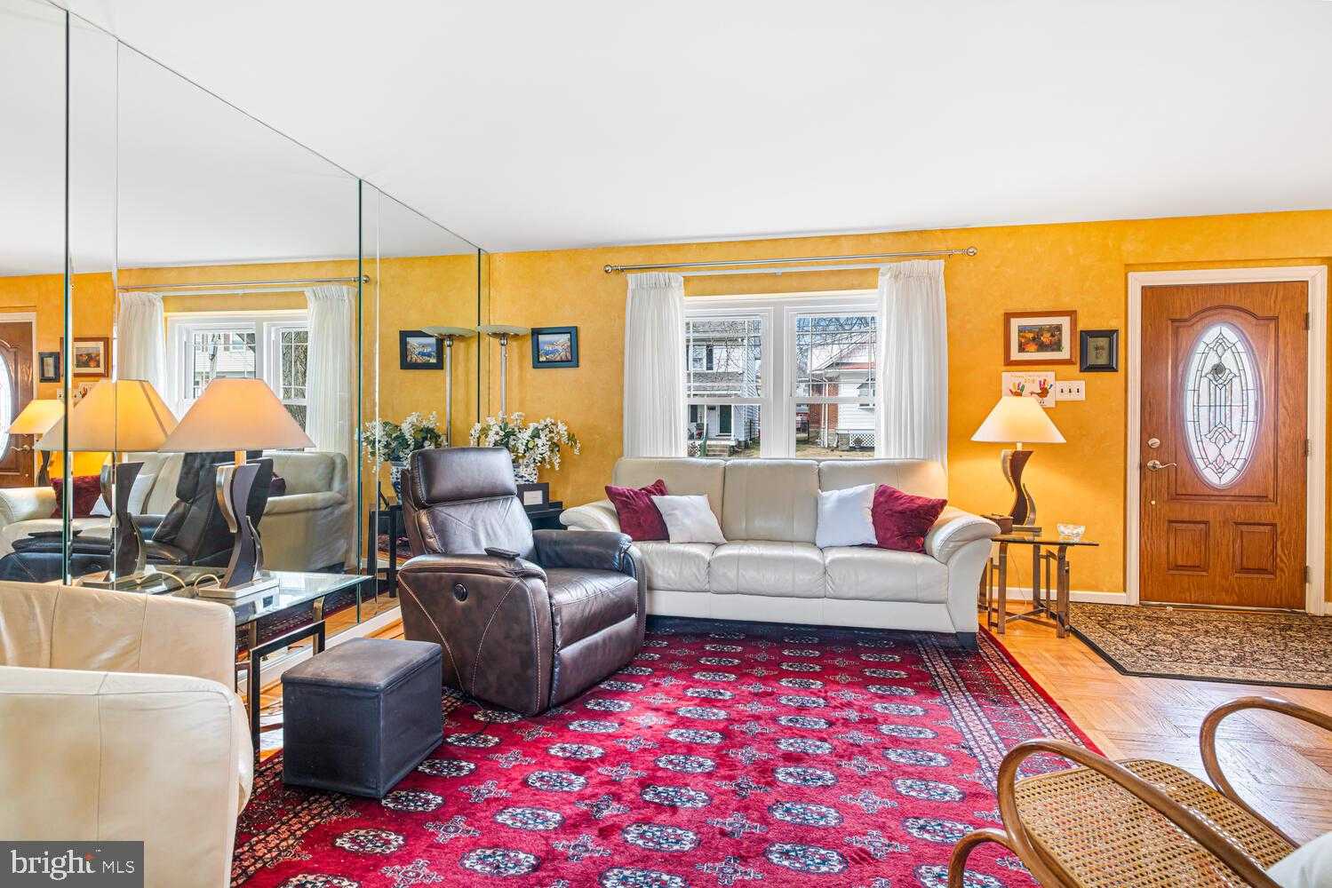 461 Sylvania Ave photo 5