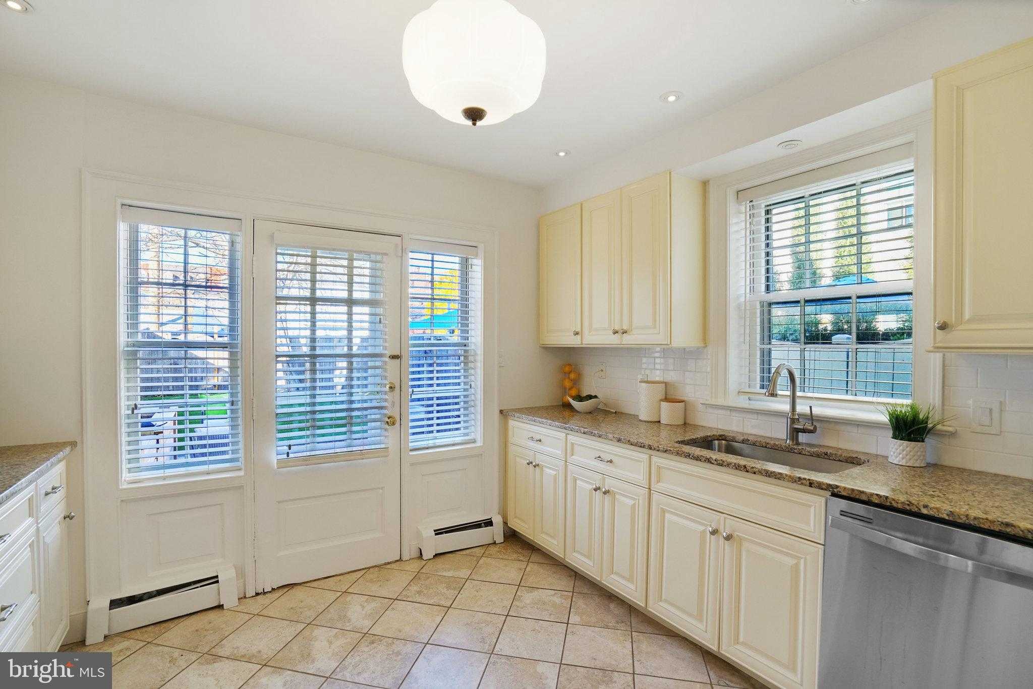 625 S Saint Asaph St photo 15