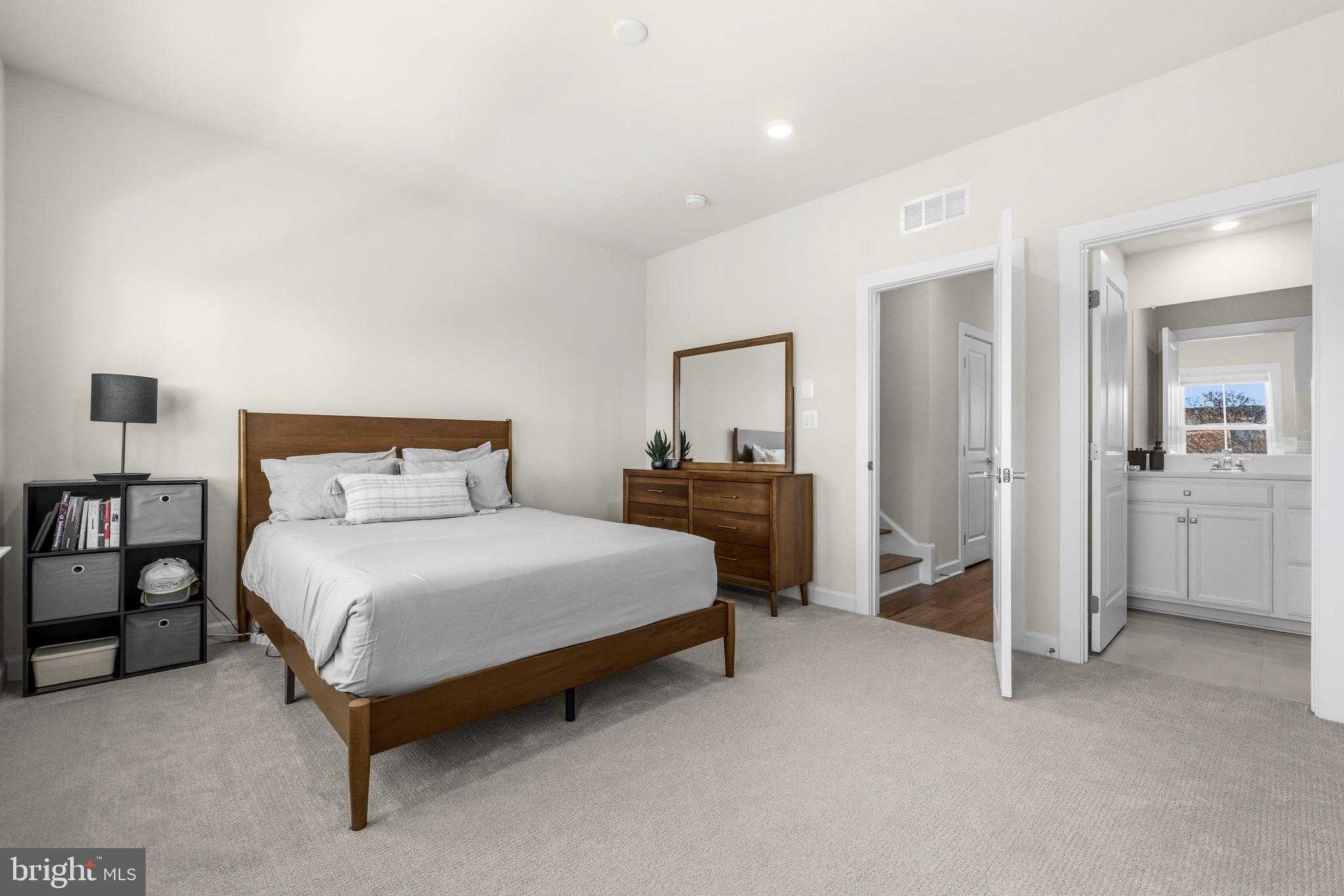 820 S Greenbrier St photo 22