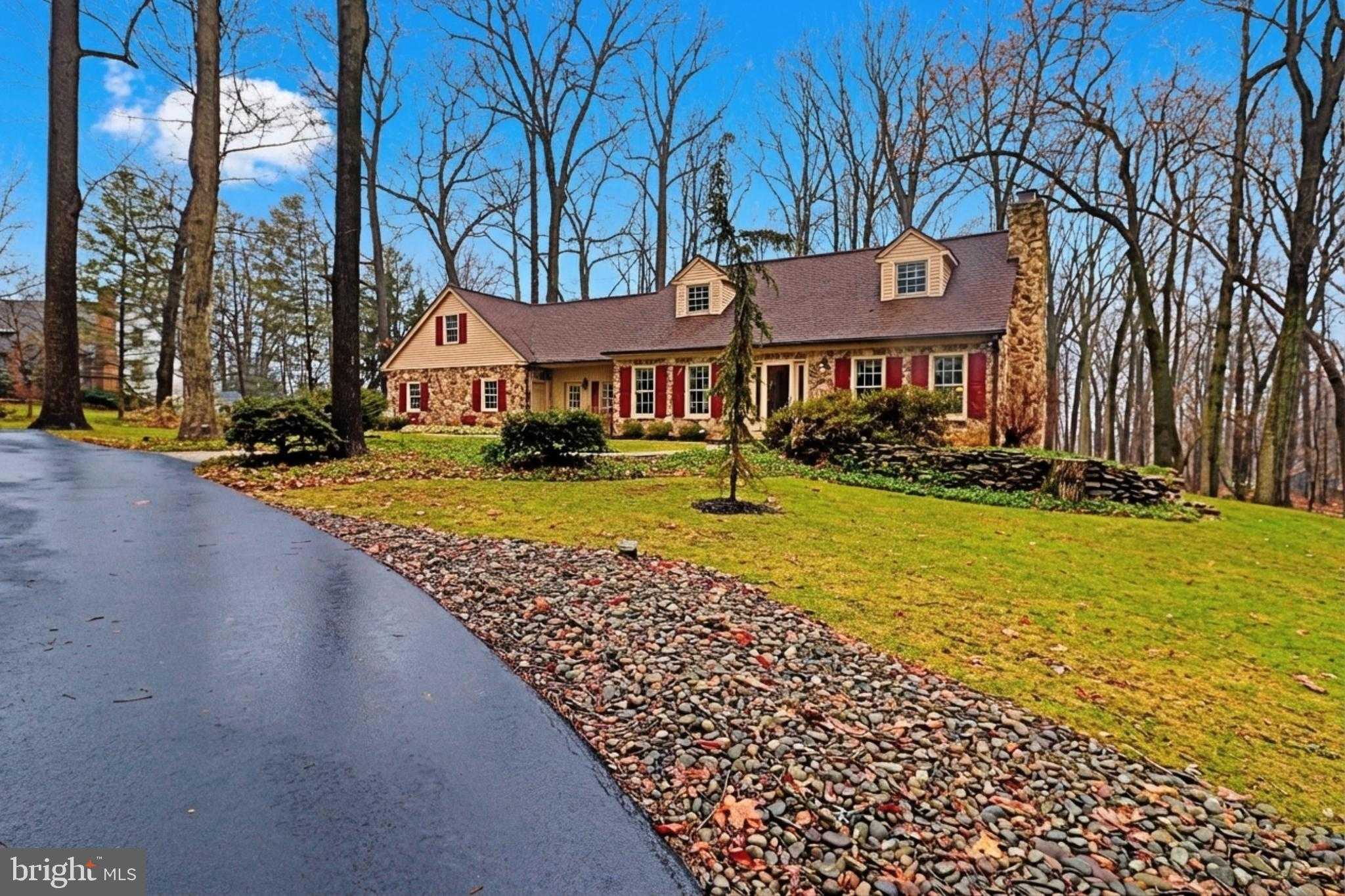 121 Angela Dr, New Holland