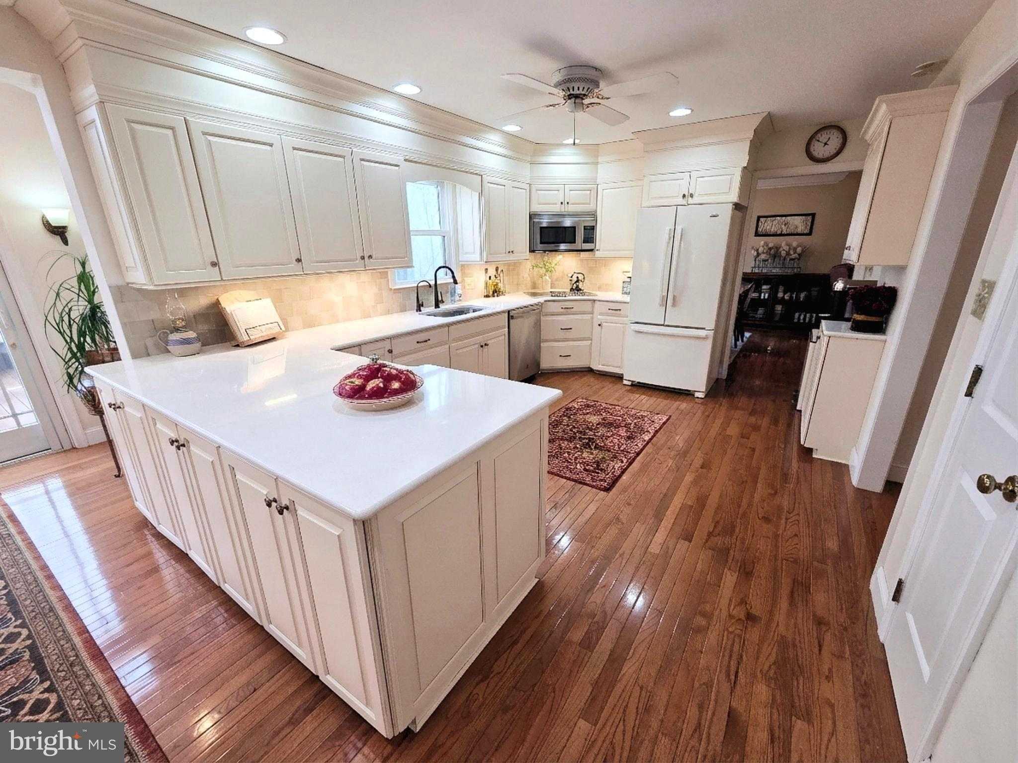 121 Angela Dr photo 7