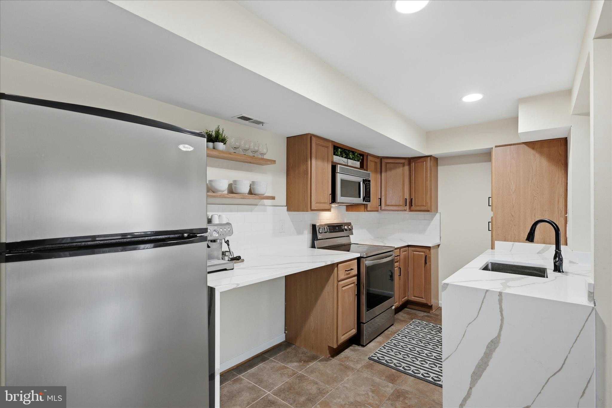 805 Locust St photo 16