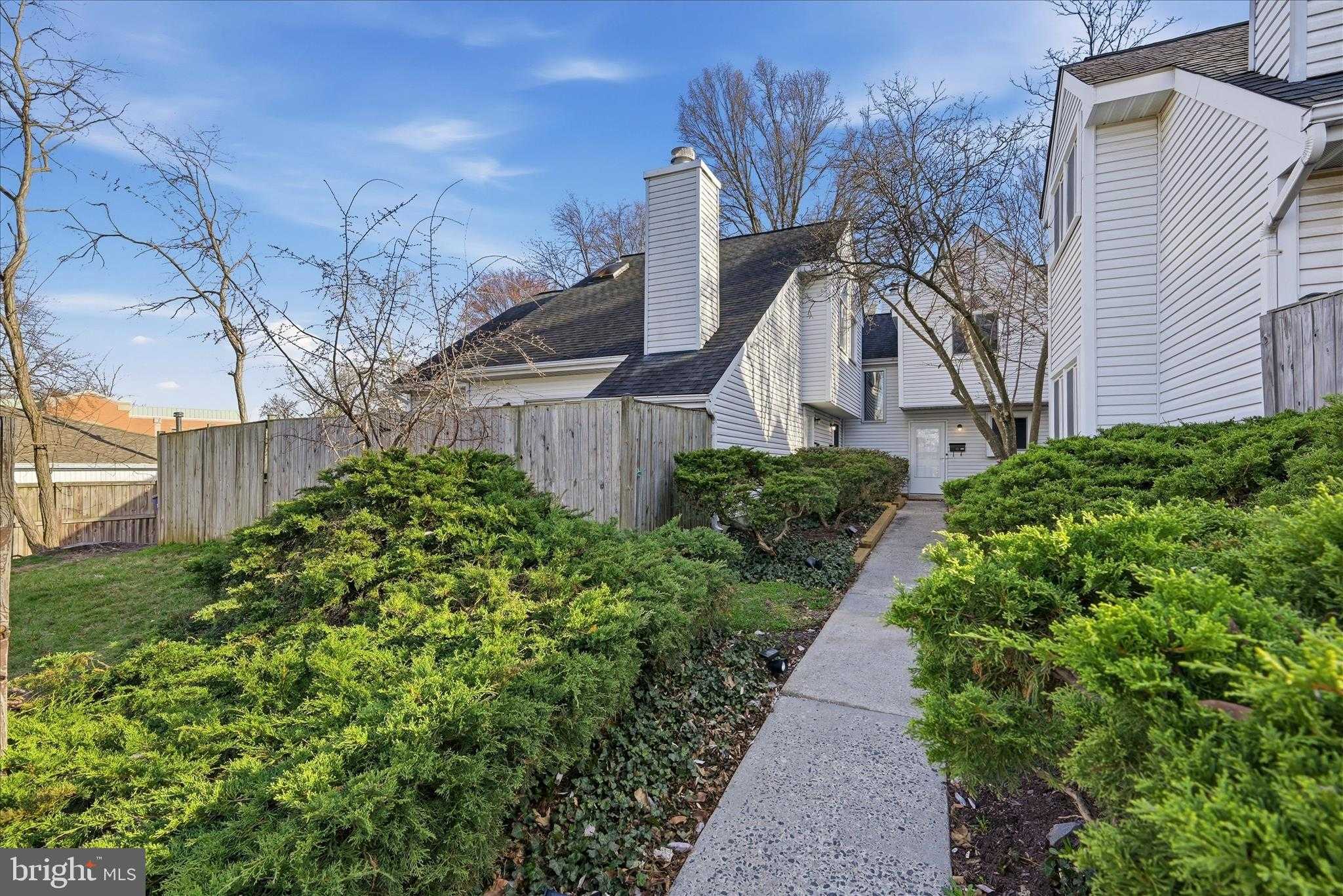 805 Locust St photo 2