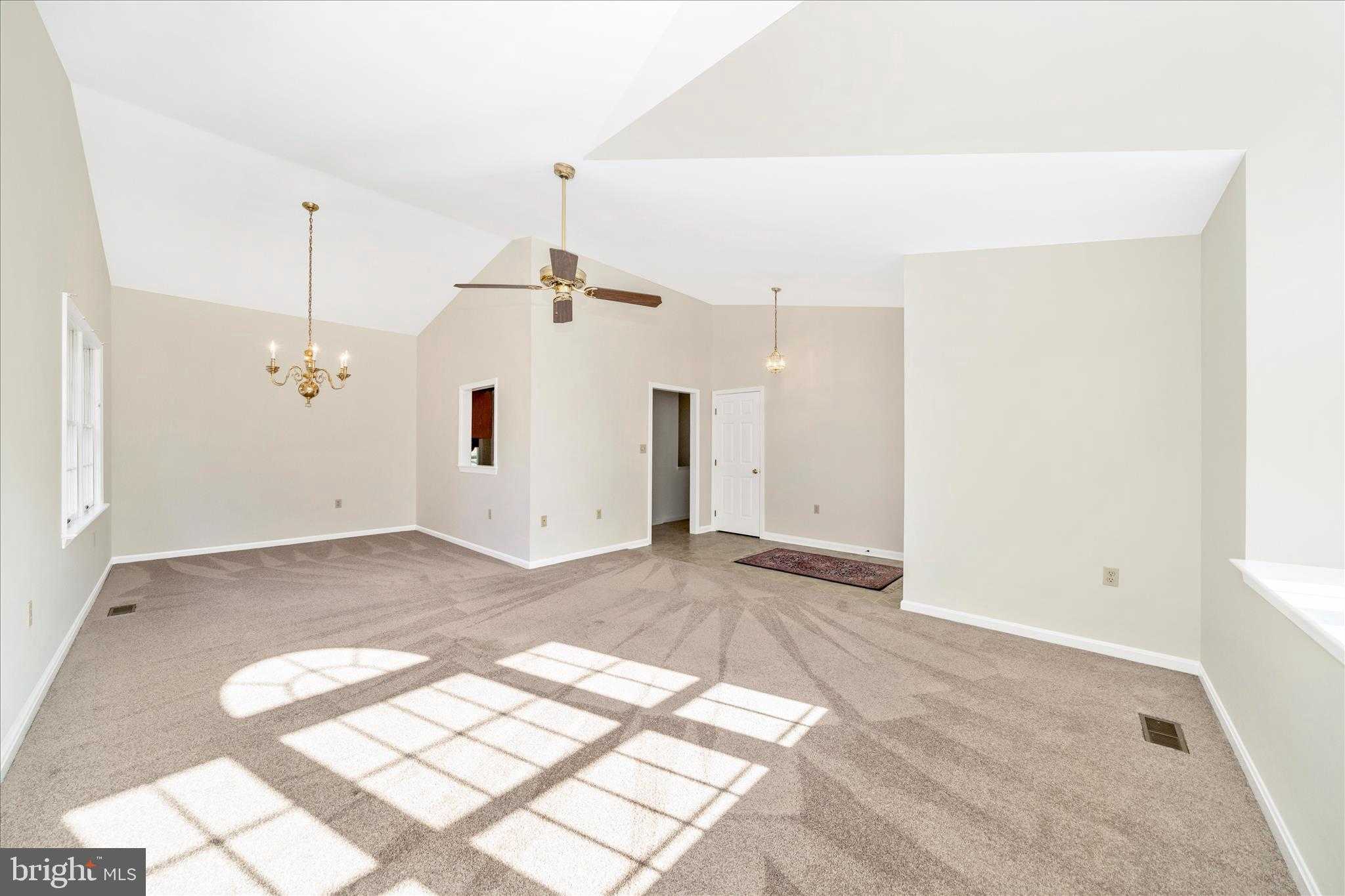 201 Wellesley CT photo 12