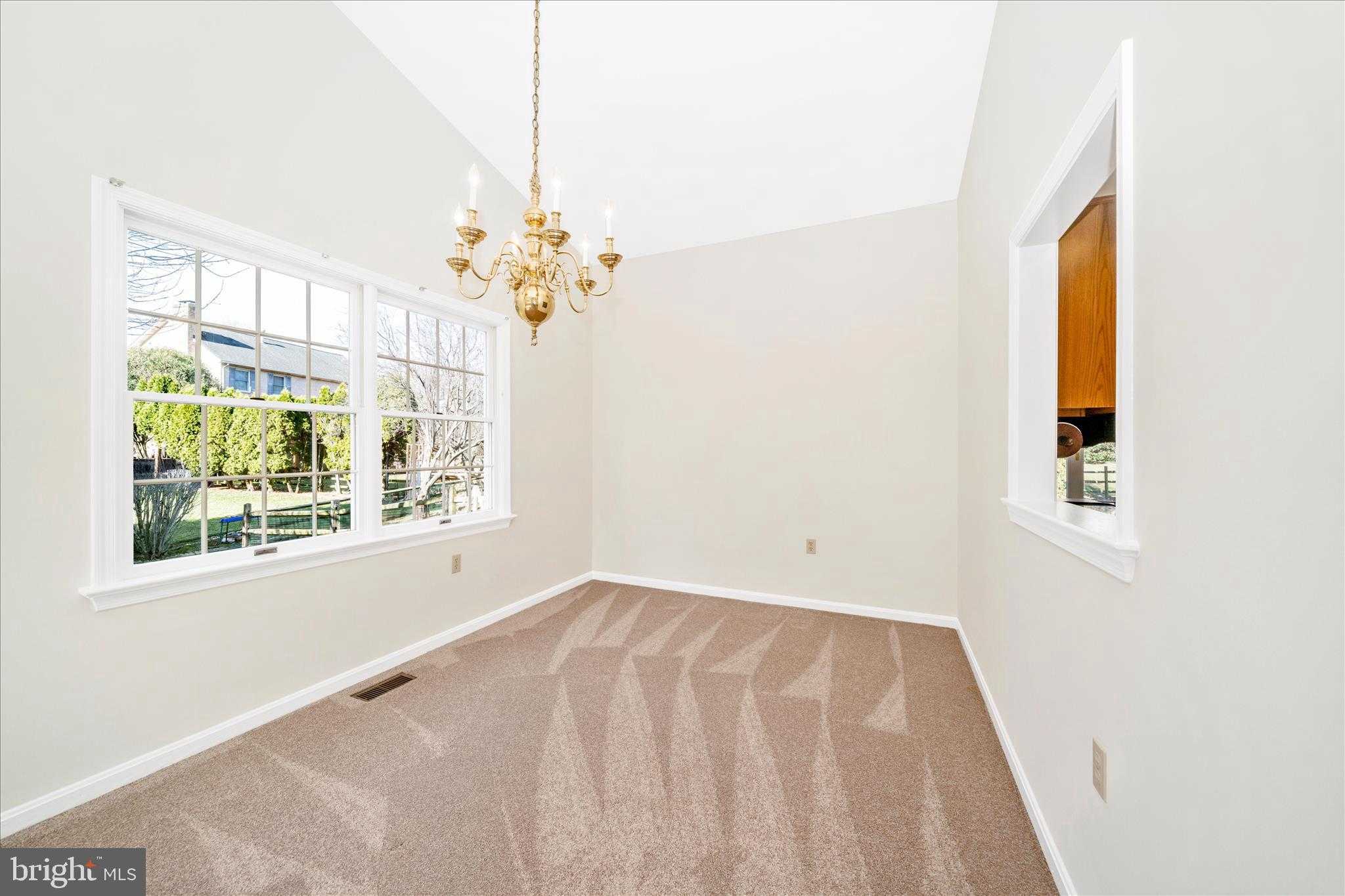 201 Wellesley CT photo 13