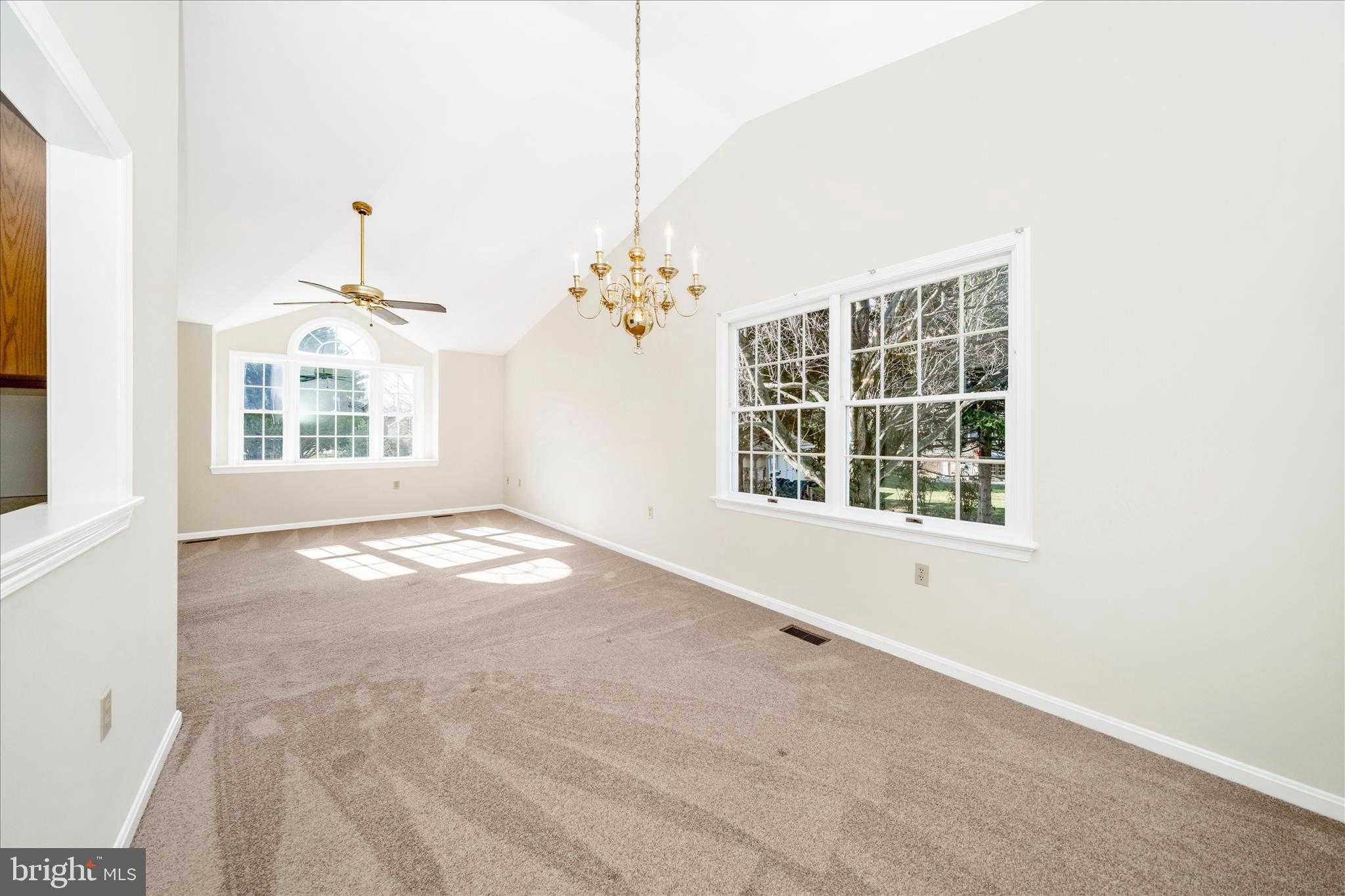 201 Wellesley CT photo 15