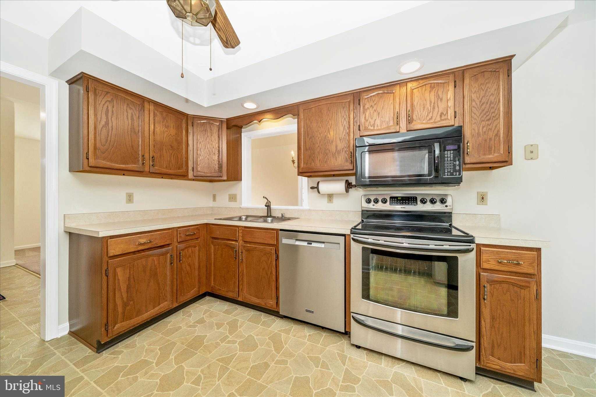 201 Wellesley CT photo 17