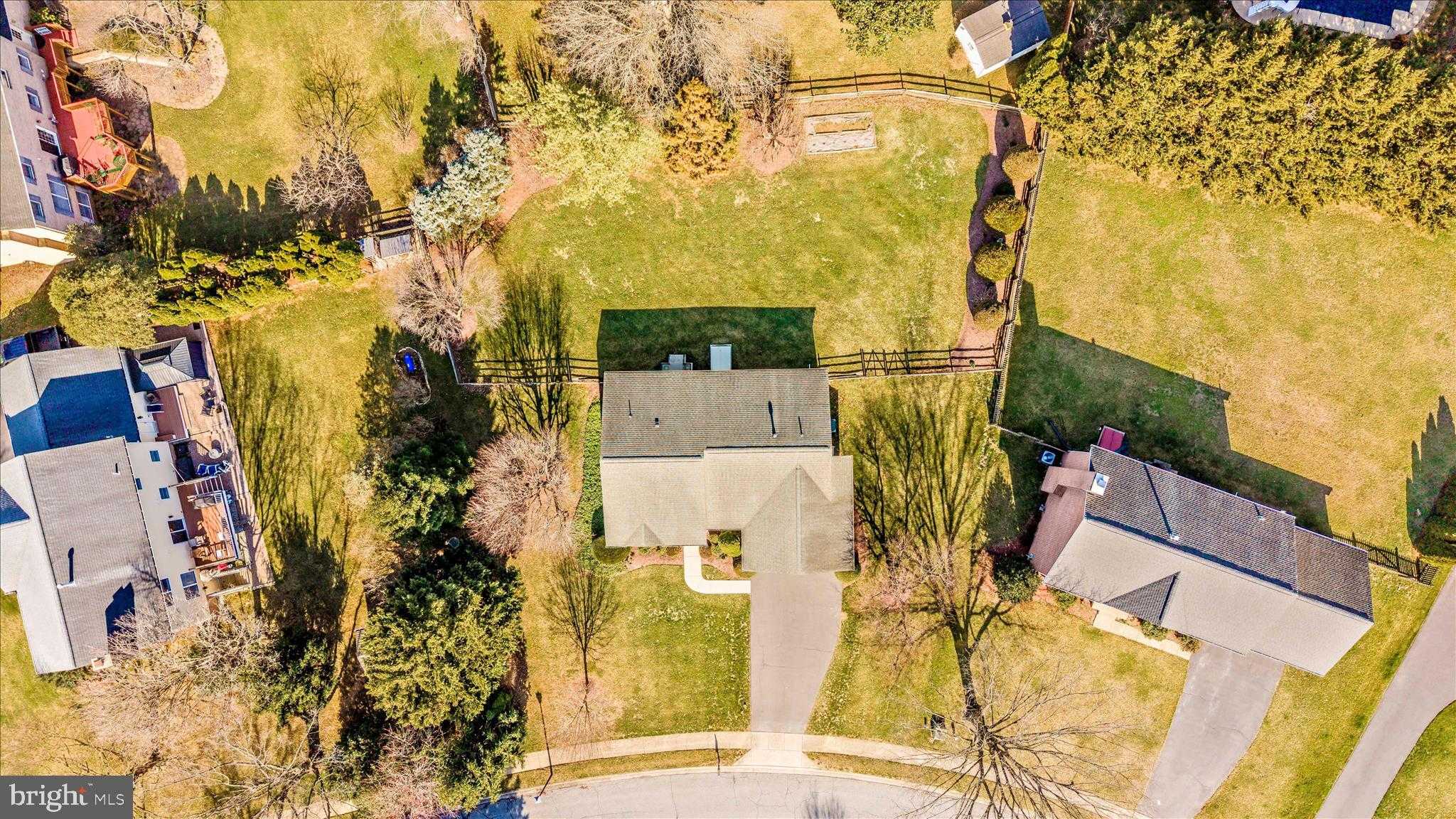 201 Wellesley CT photo 2