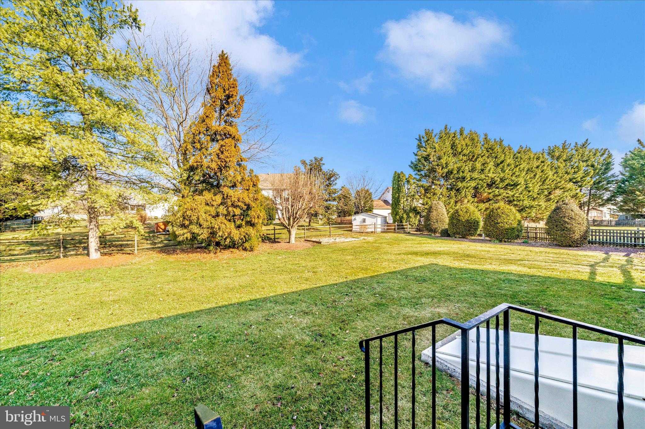 201 Wellesley CT photo 22