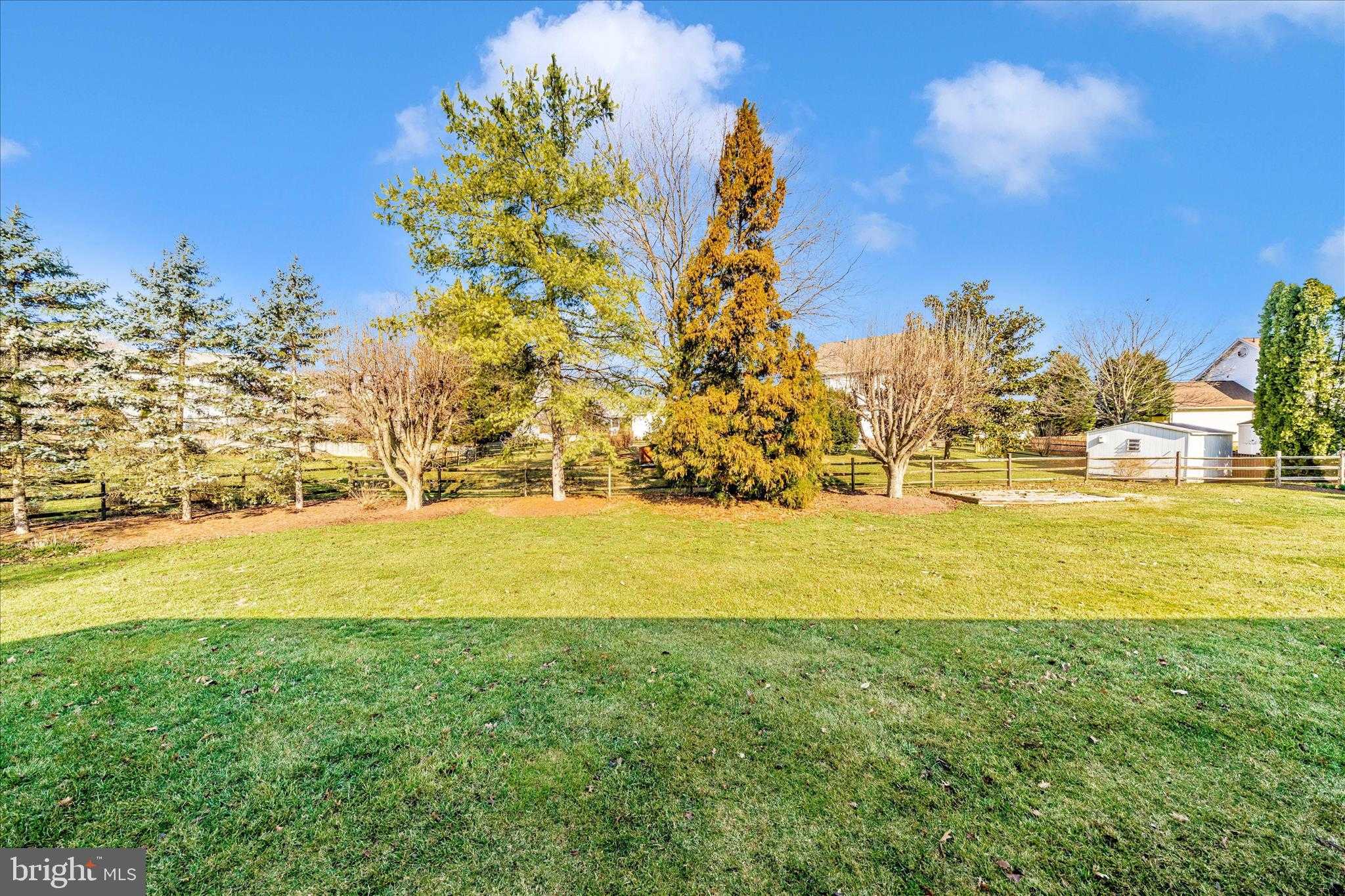 201 Wellesley CT photo 23