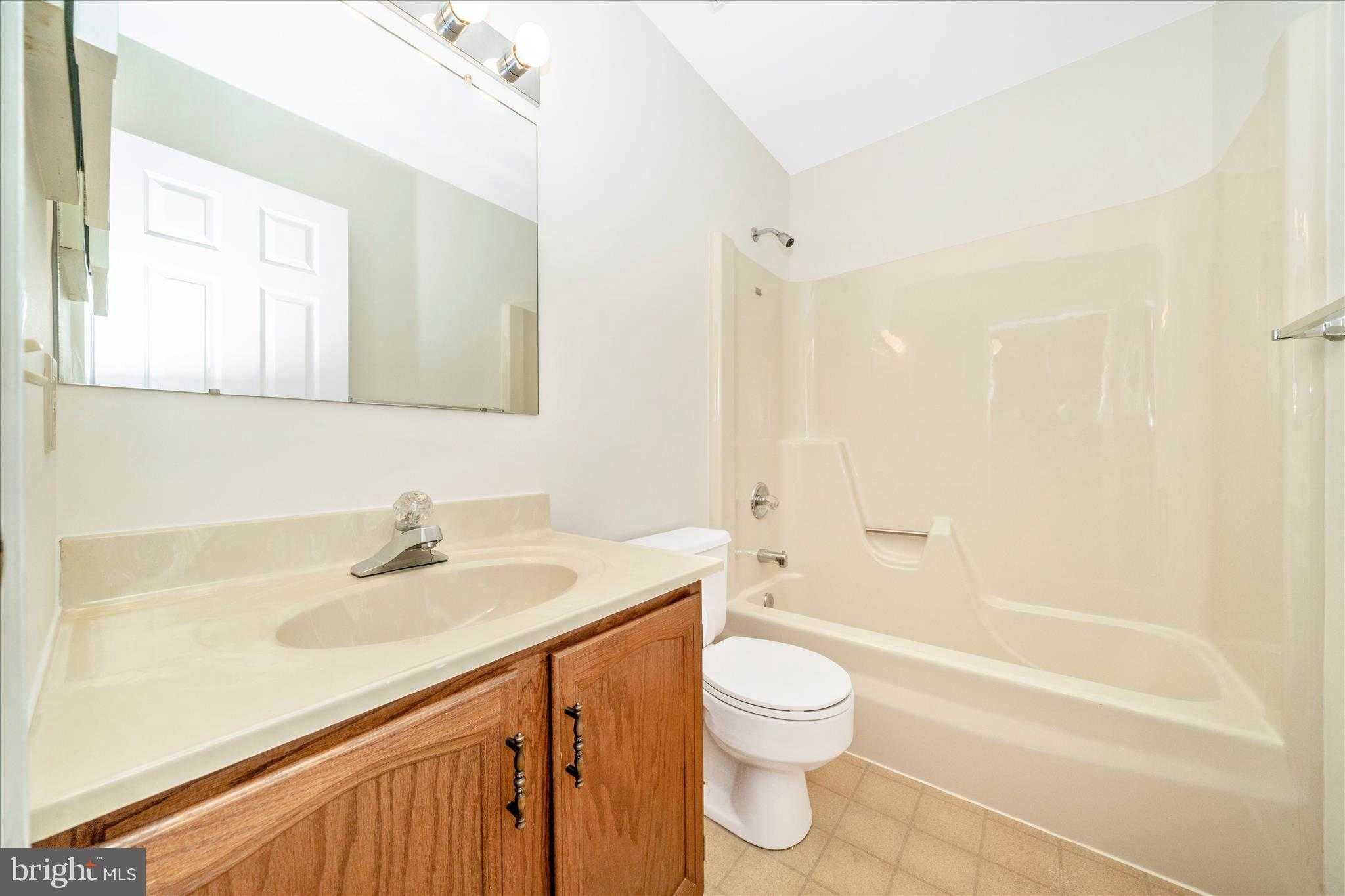 201 Wellesley CT photo 32