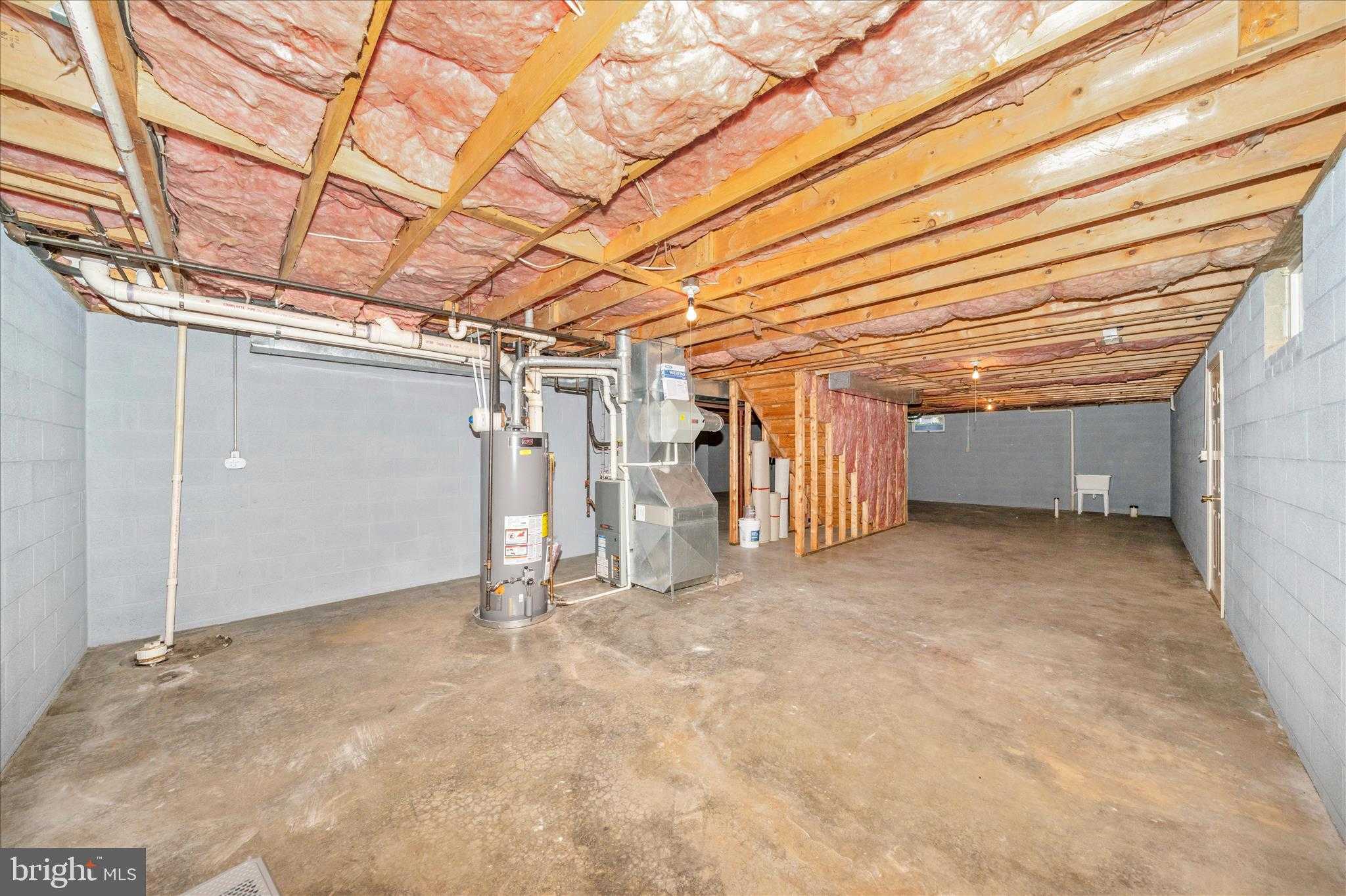 201 Wellesley CT photo 35