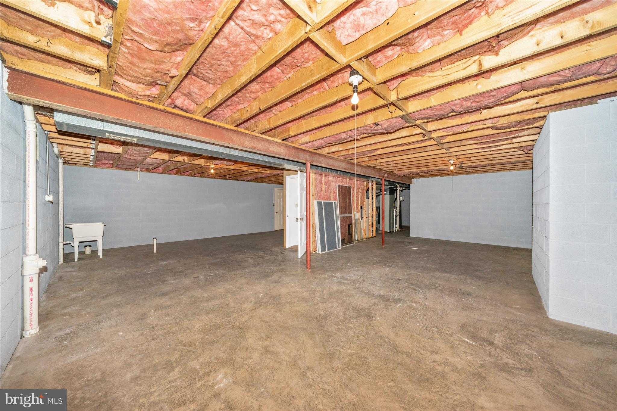 201 Wellesley CT photo 36